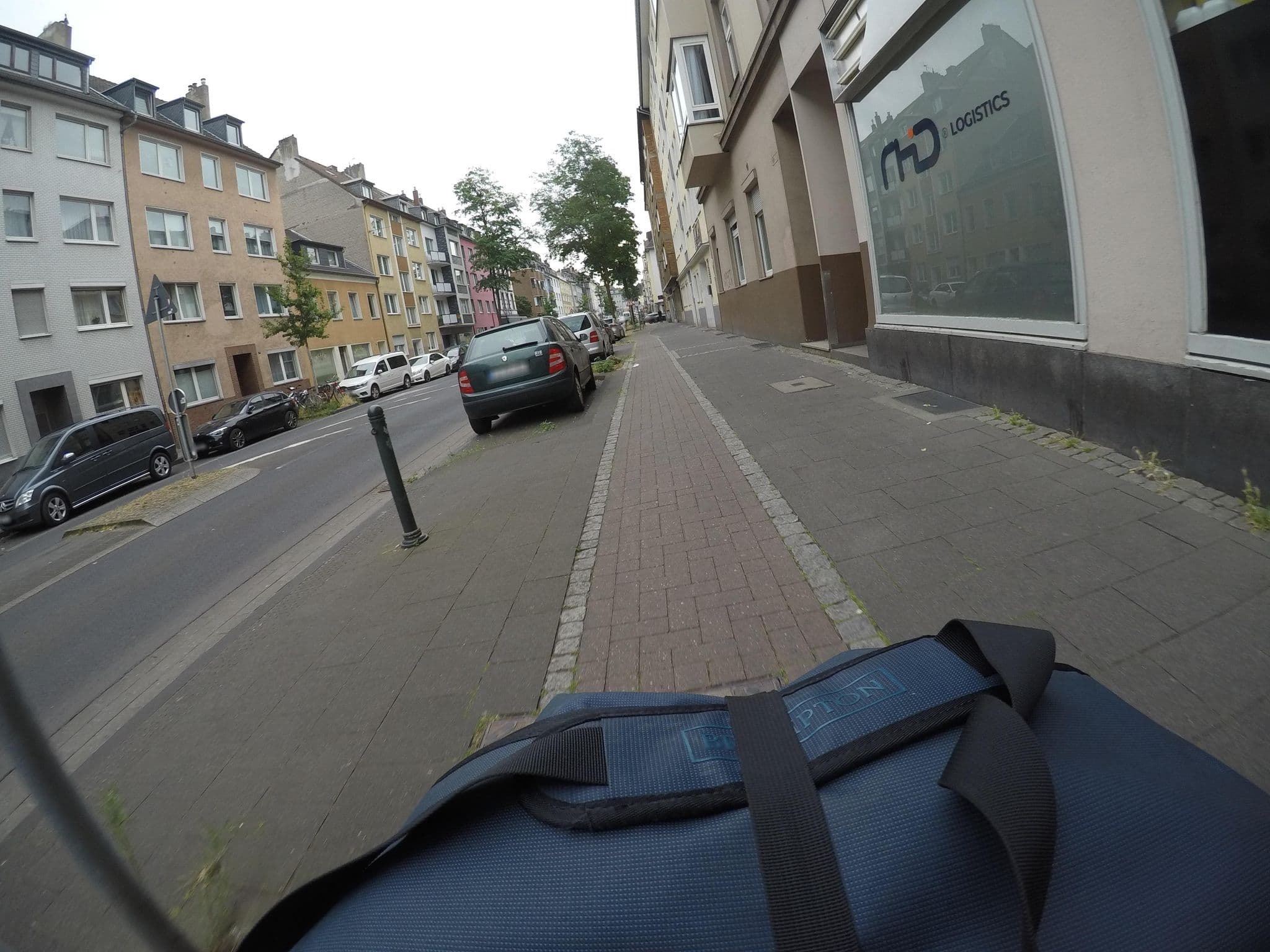 Street view near Flügel-Highbed, Düsseldorf — © mfa (CC BY-SA · Mapillary)
