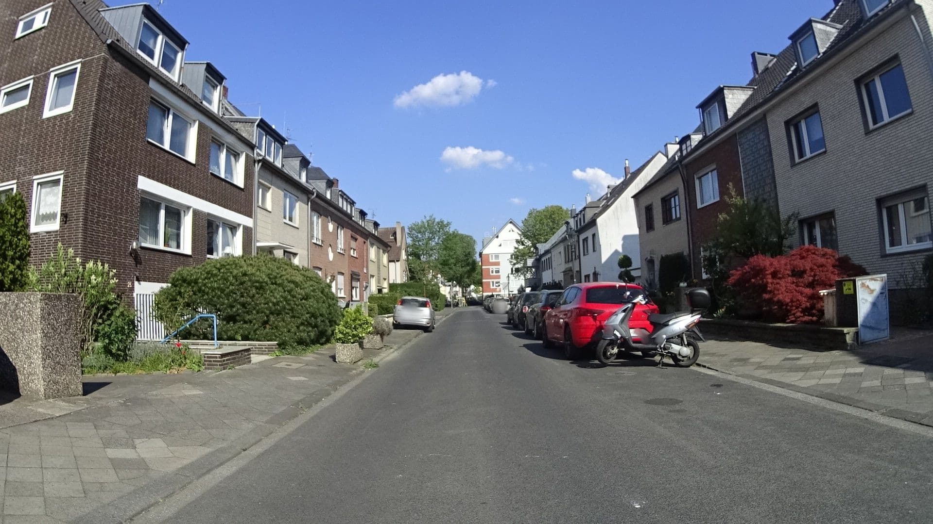 Street view near Hausverwaltung Präßler, Düsseldorf — © ramap (CC BY-SA · Mapillary)