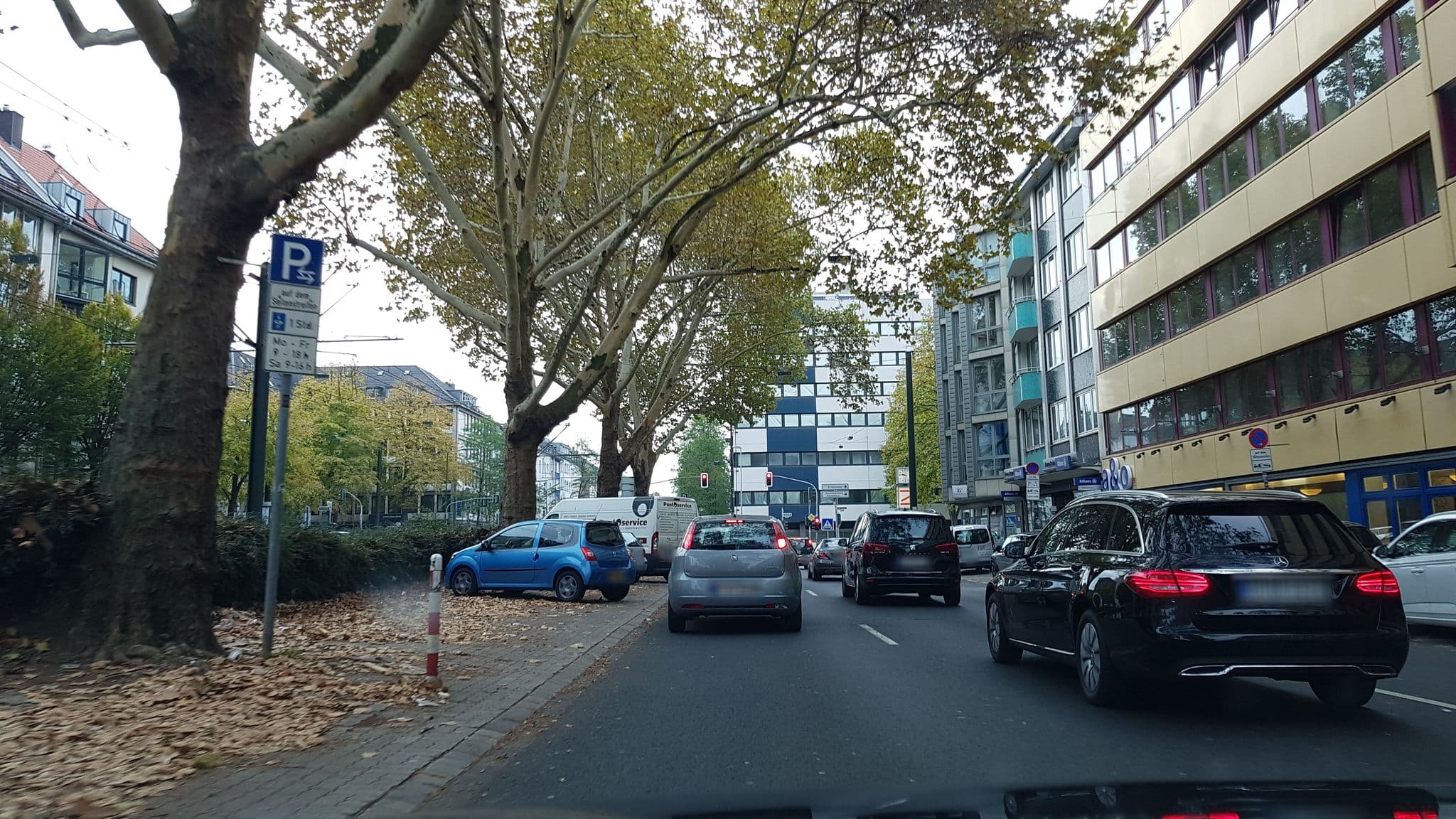 Street view near A&O Düsseldorf Hauptbahnhof, Düsseldorf — © rororo (CC BY-SA · Mapillary)