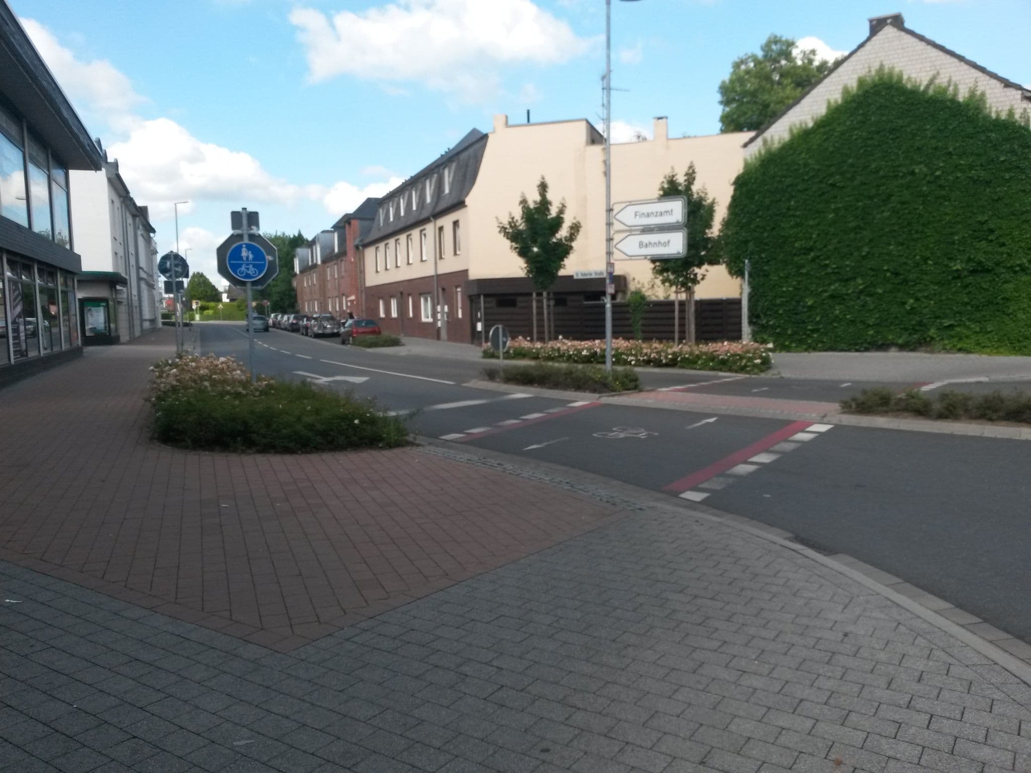 Street view near Appartementhotel Thomasstadt, Kempen — © rausk (CC BY-SA · Mapillary)