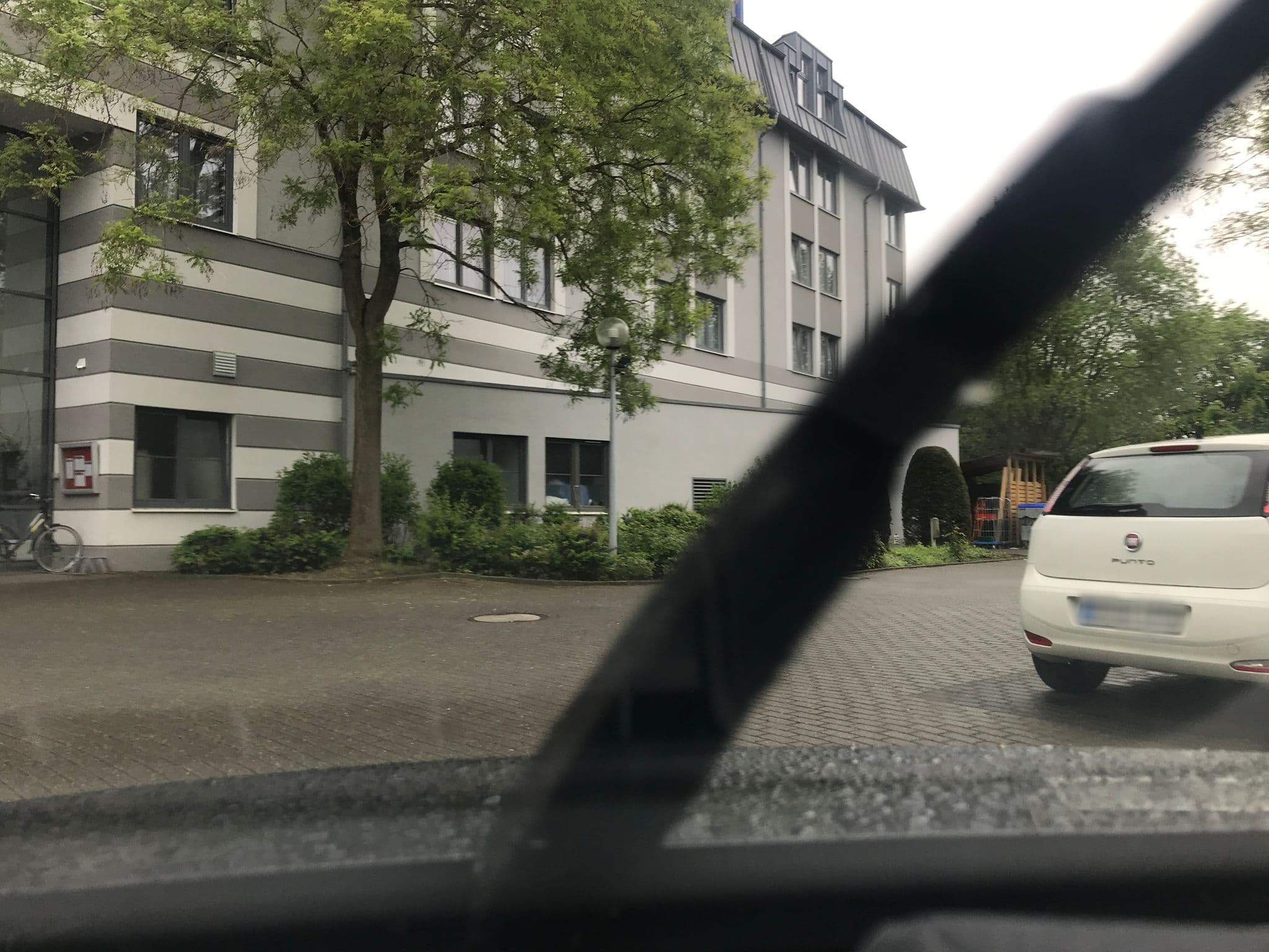 Street view near Hotel Düsseldorf Krefeld affiliated by Meliá, Fischeln — © saschahaberkorn (CC BY-SA · Mapillary)