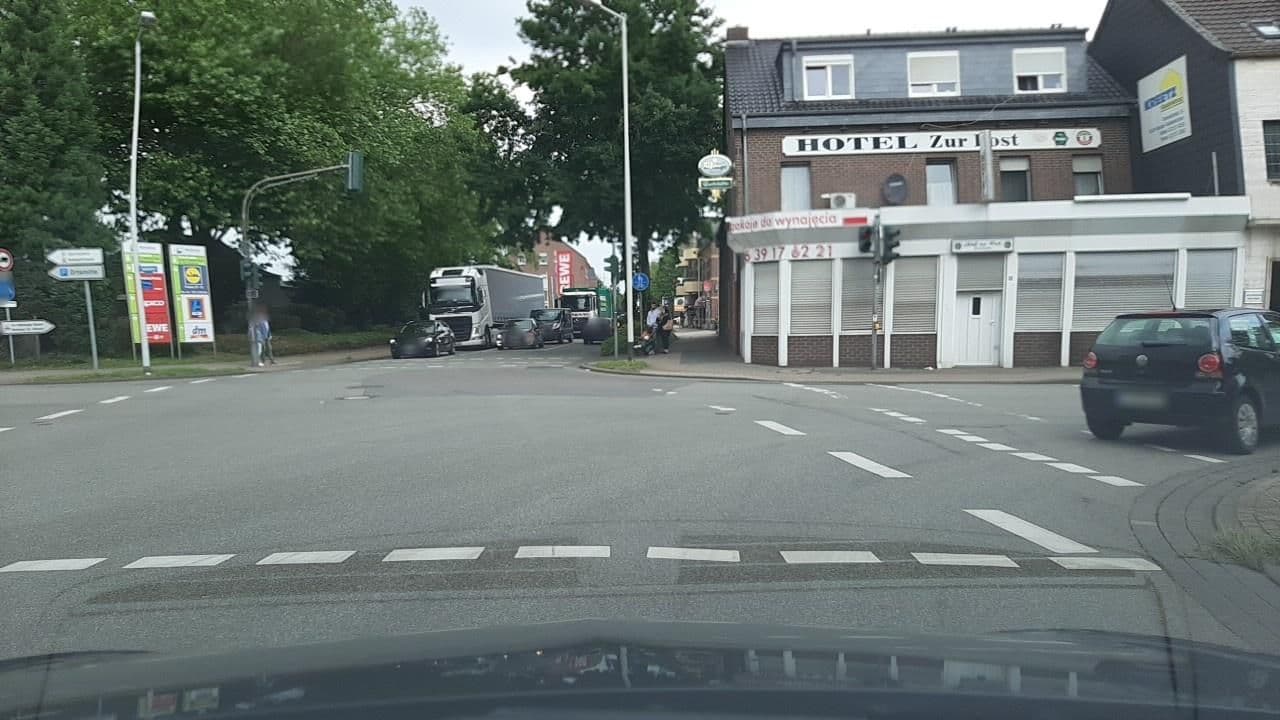 Street view near Hotel Zur Post, Kaldenkirchen — © Lowiekse (CC BY-SA · Mapillary)