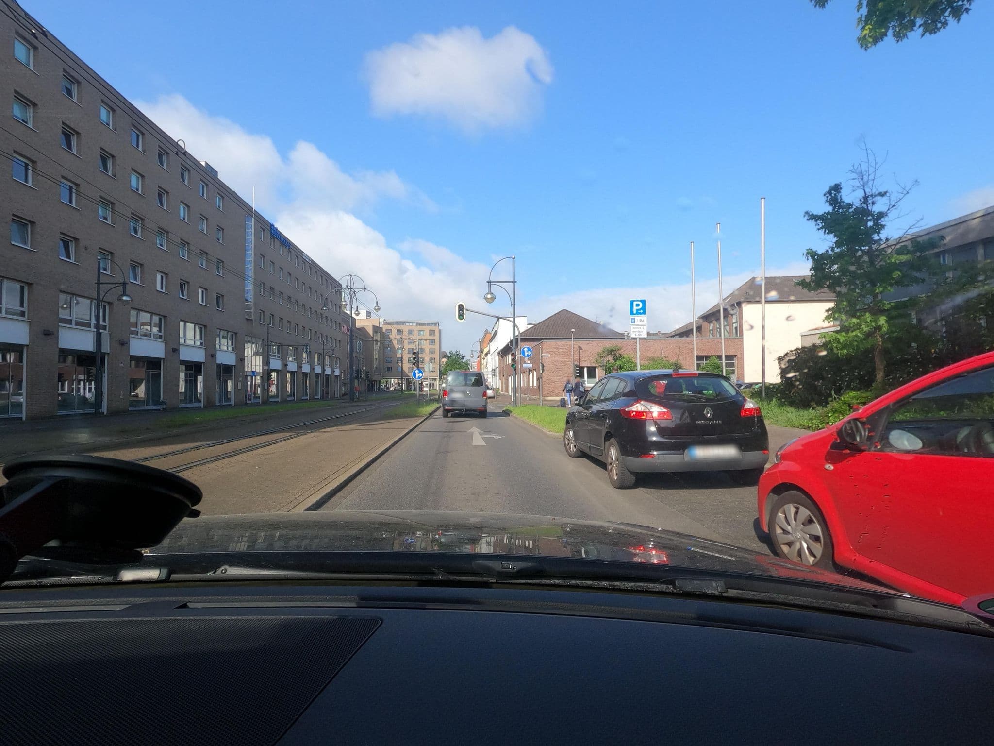Street view near ETAP Hotel Krefeld City, Krefeld — © saschahaberkorn (CC BY-SA · Mapillary)