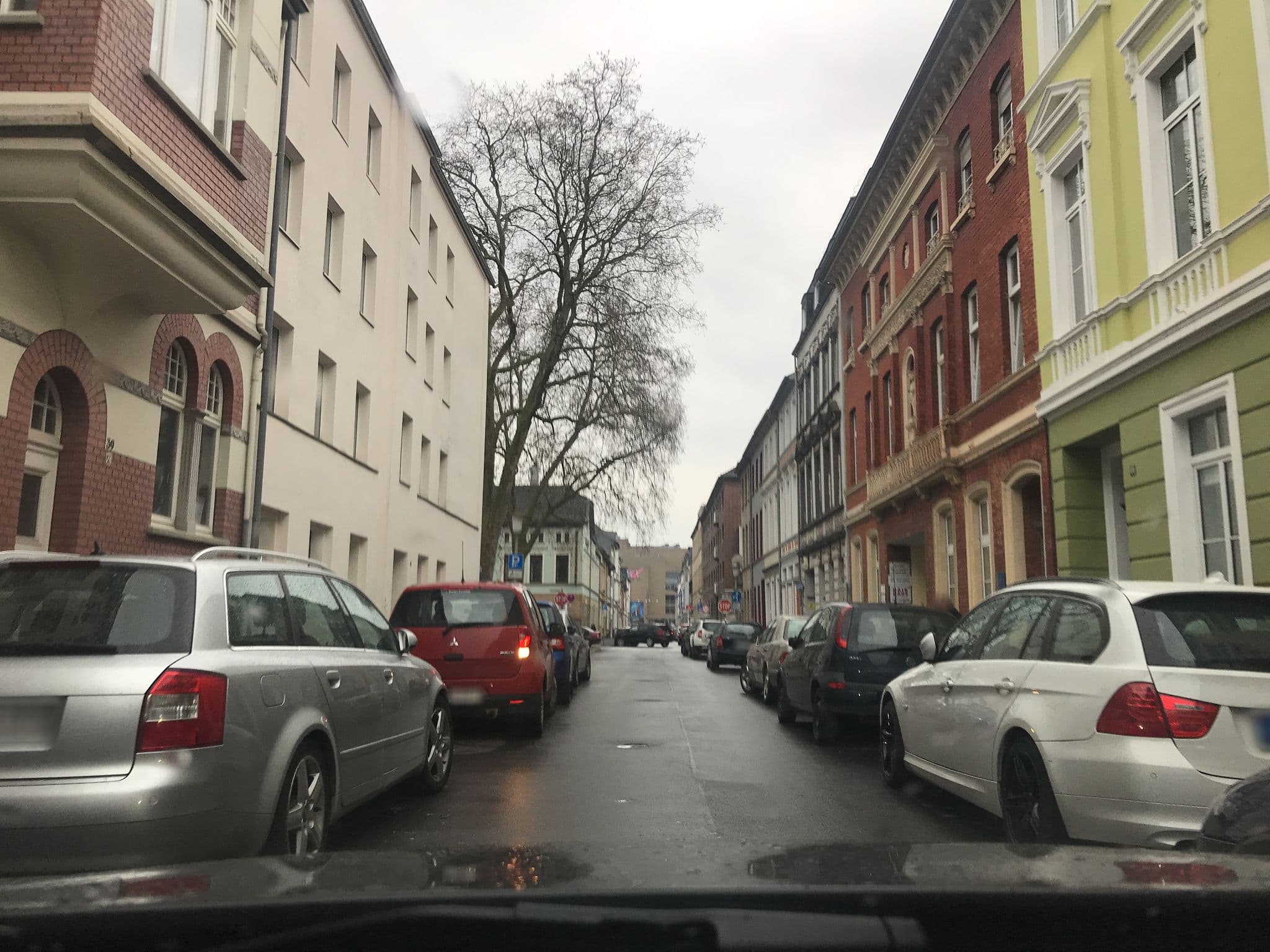 Street view near City-Apartment Reger, Krefeld — © saschahaberkorn (CC BY-SA · Mapillary)