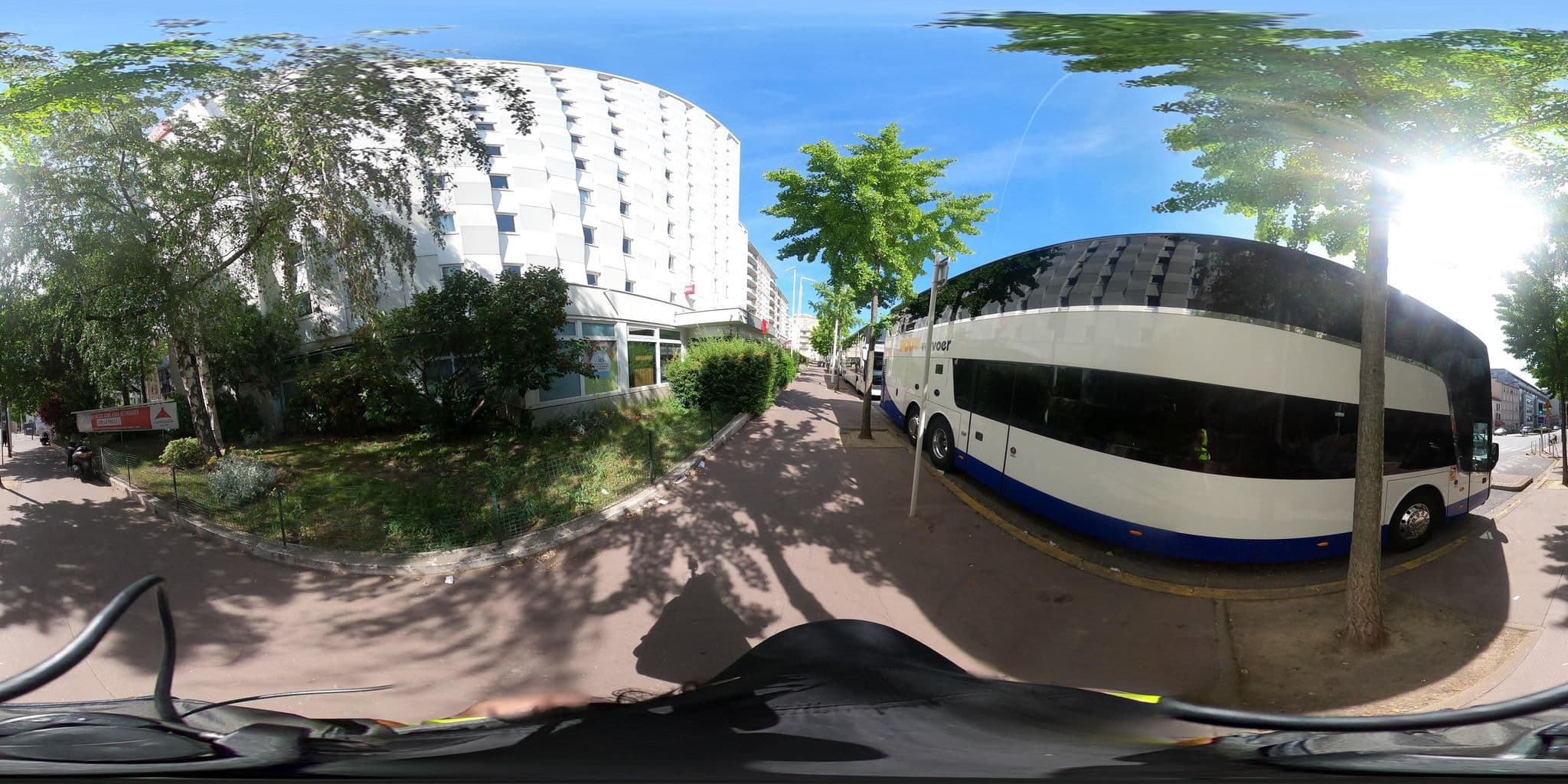 Street view near Hôtel Ibis Paris Porte d'Orléans, Gentilly — © noemiereichardt (CC BY-SA · Mapillary)