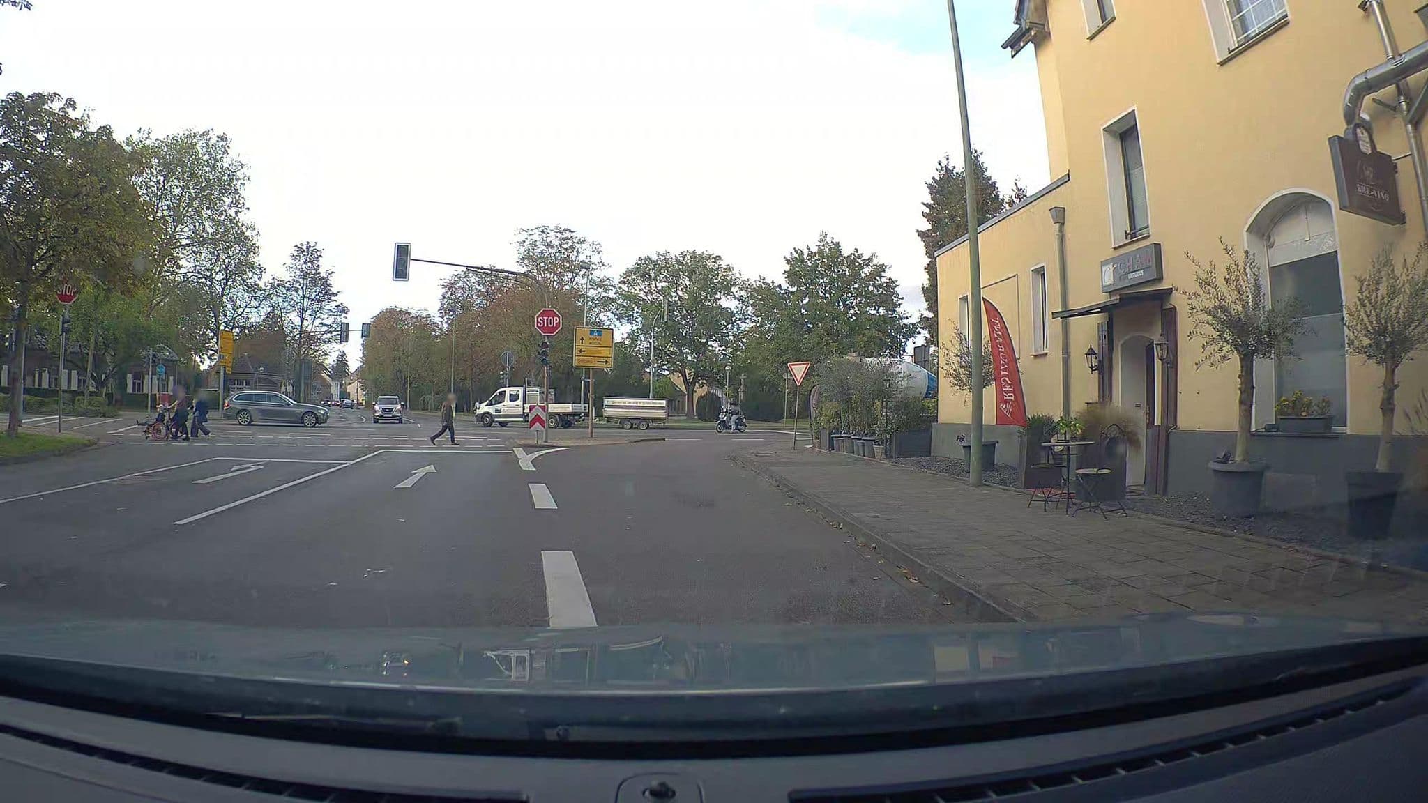 Street view near Location-Champe, Fischeln — © poxonline (CC BY-SA · Mapillary)