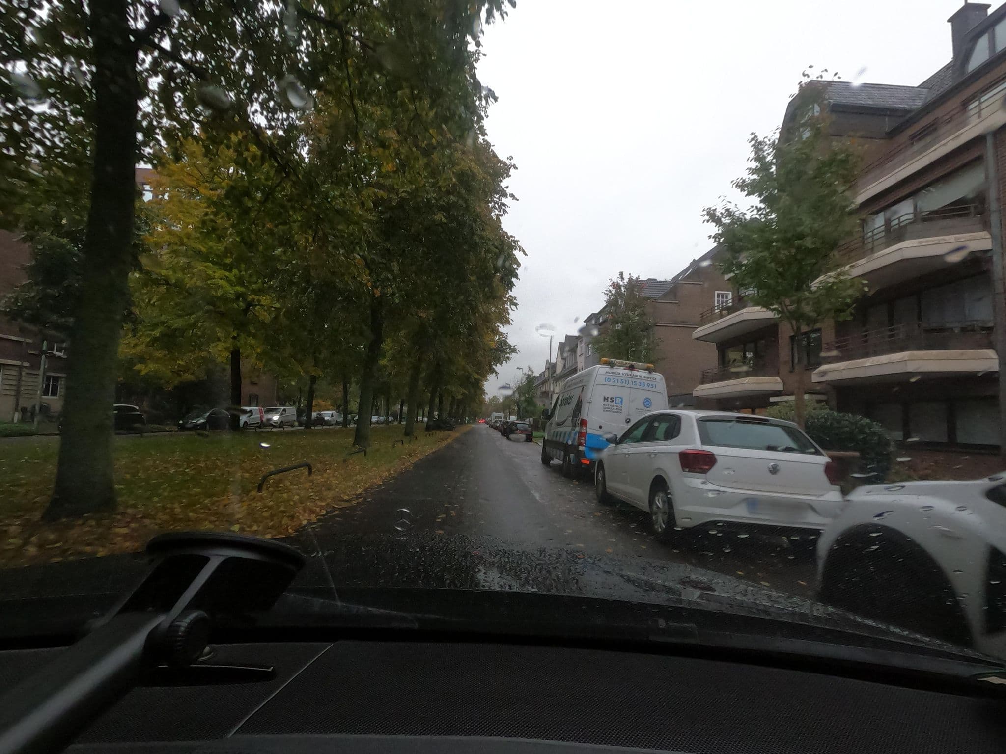 Street view near Mercure Resto, Krefeld — © saschahaberkorn (CC BY-SA · Mapillary)