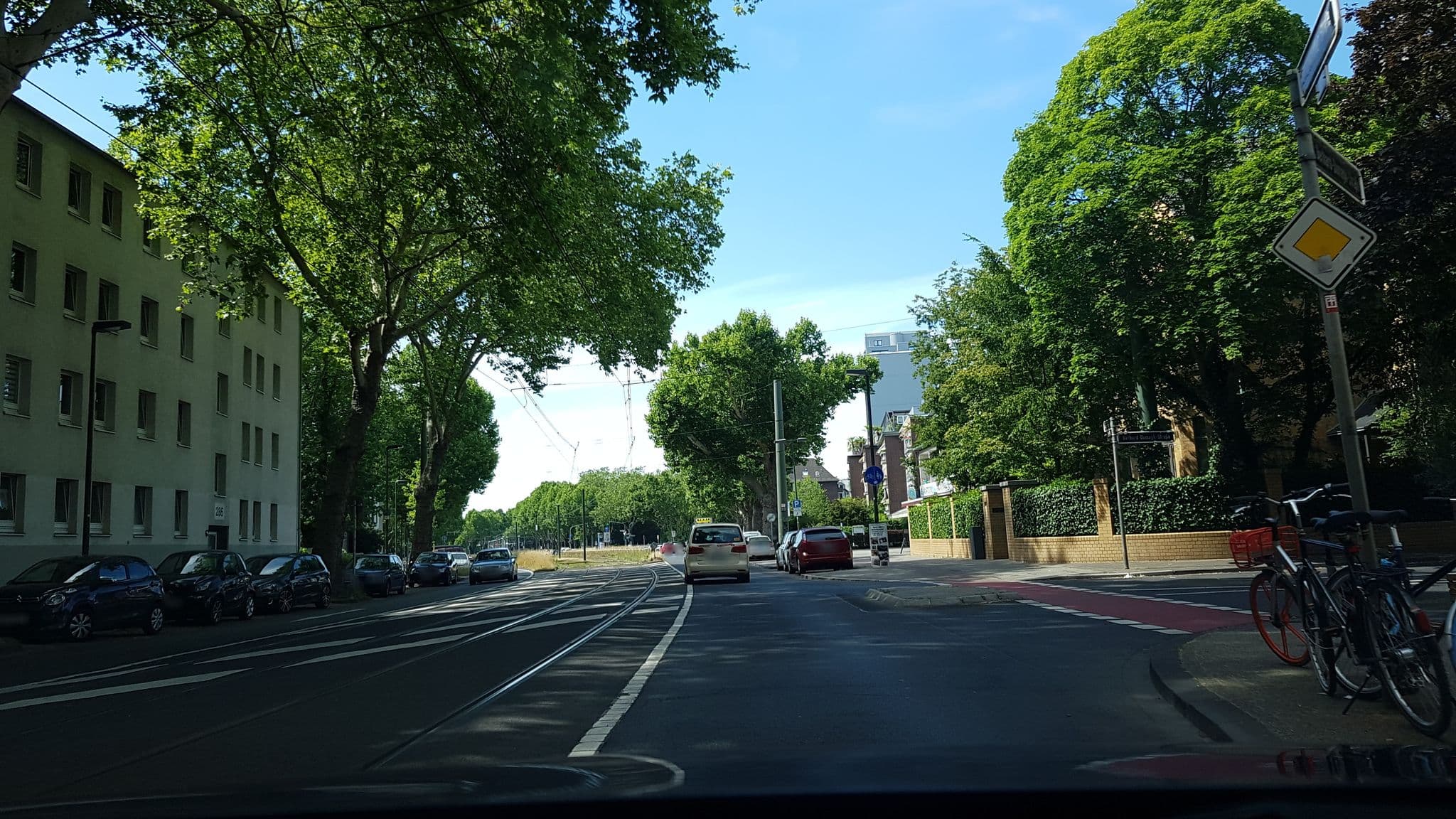 Street view near Meier Klaus, Düsseldorf-Pempelfort — © rororo (CC BY-SA · Mapillary)