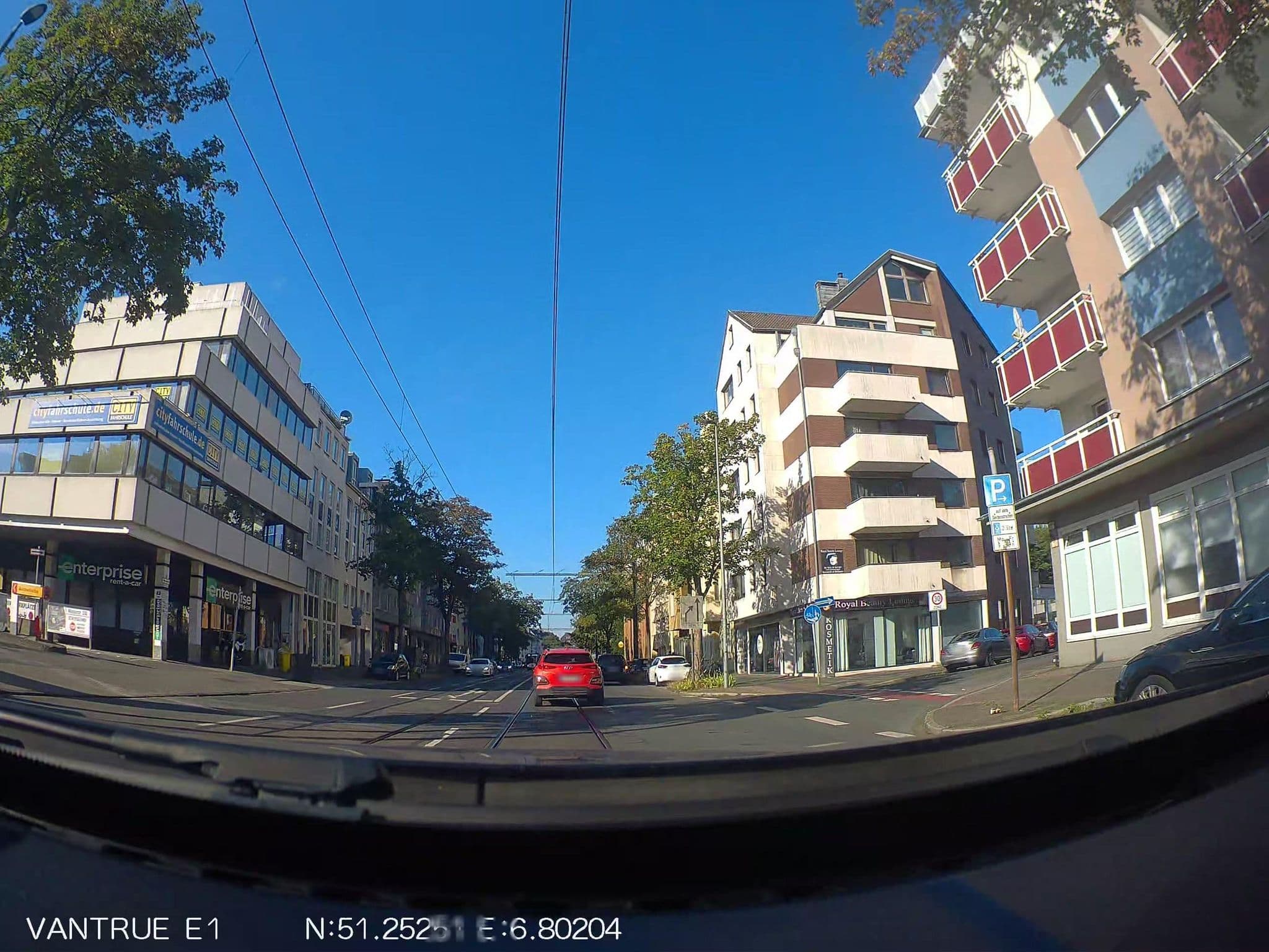 Street view near Boardinghouse Concepts Gmbh, Düsseldorf-Pempelfort — © hiwi234 (CC BY-SA · Mapillary)