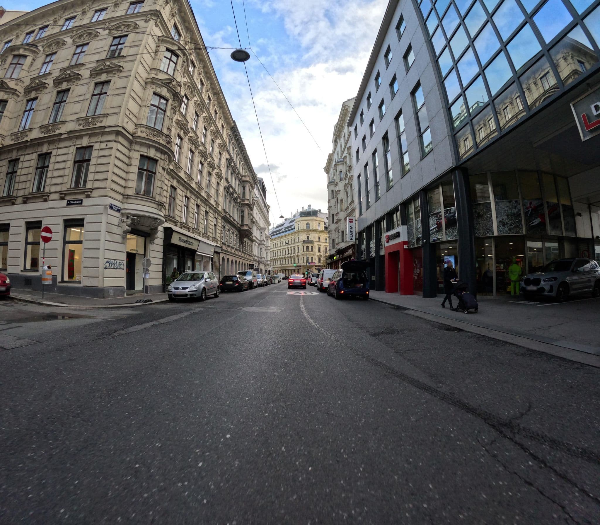 Street view near Hotel Terminus, Mariahilf — © erias (CC BY-SA · Mapillary)