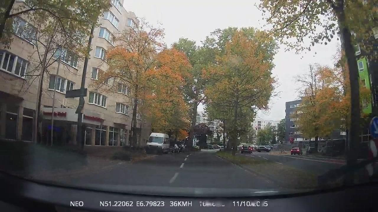 Street view near Holiday Inn, Düsseldorf — © TechniPorter (CC BY-SA · Mapillary)
