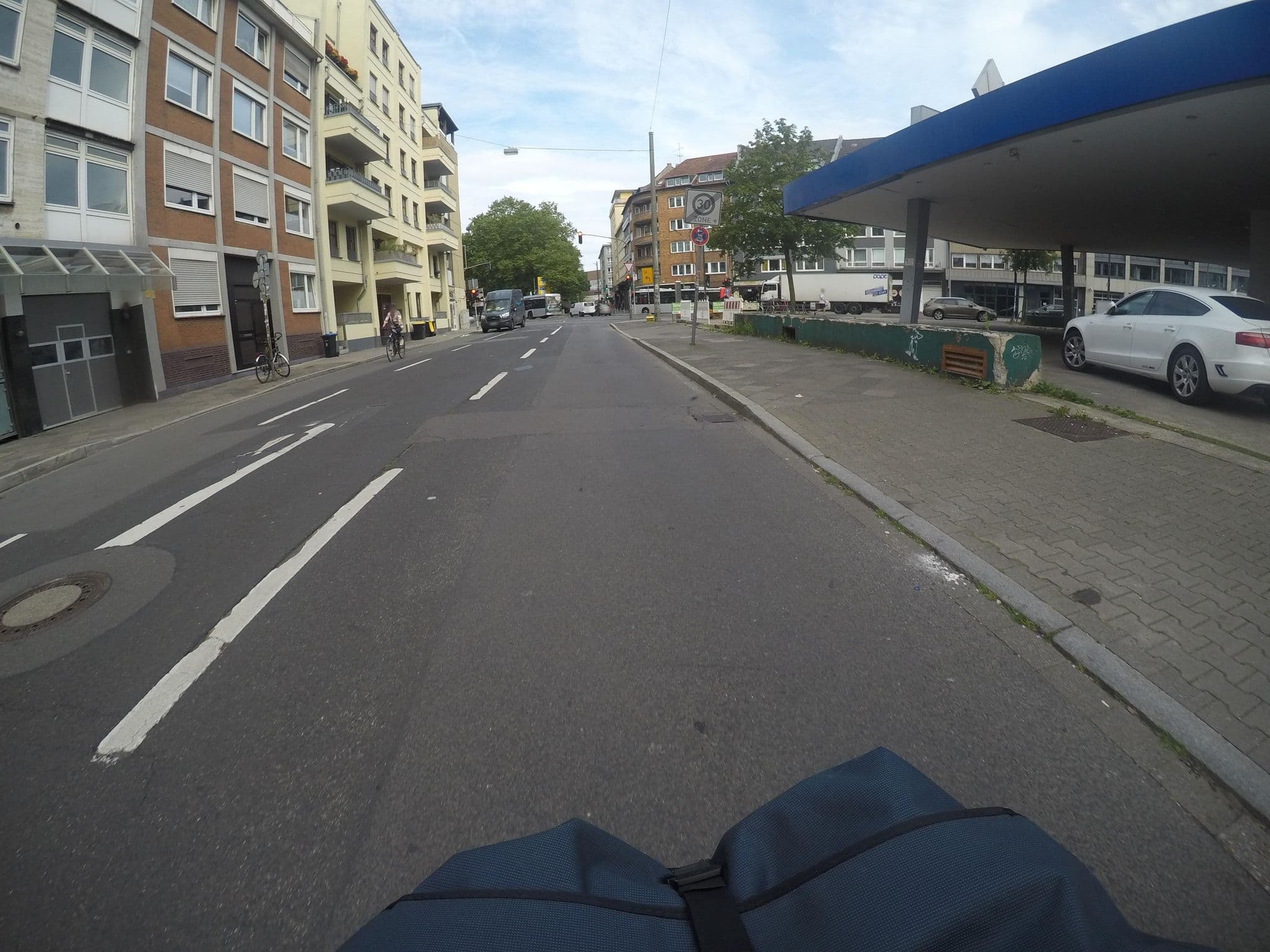 Street view near Hotel Alt Graz, Düsseldorf — © mfa (CC BY-SA · Mapillary)