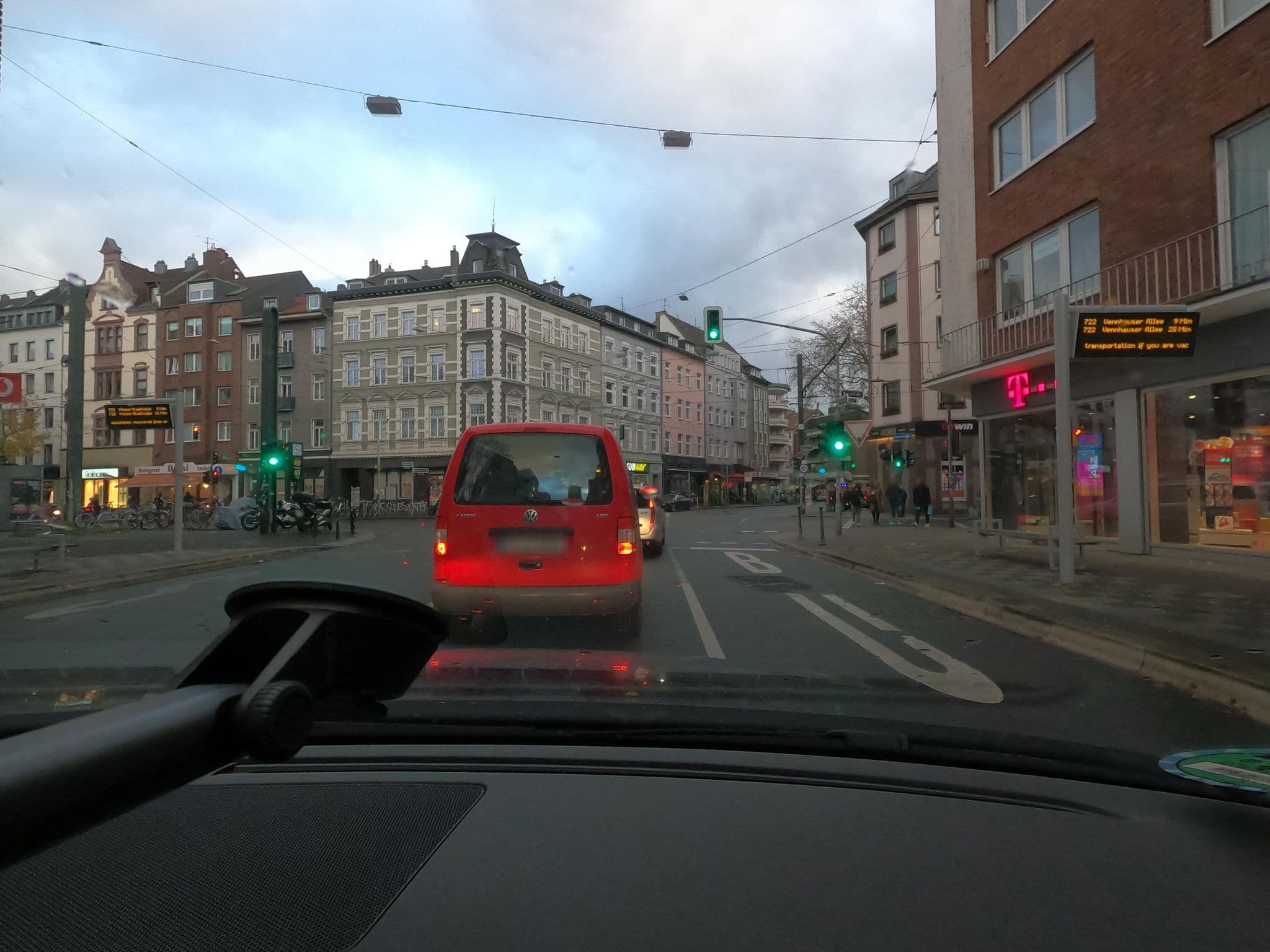 Street view near Gästehaus Schäfer, Düsseldorf-Pempelfort — © saschahaberkorn (CC BY-SA · Mapillary)