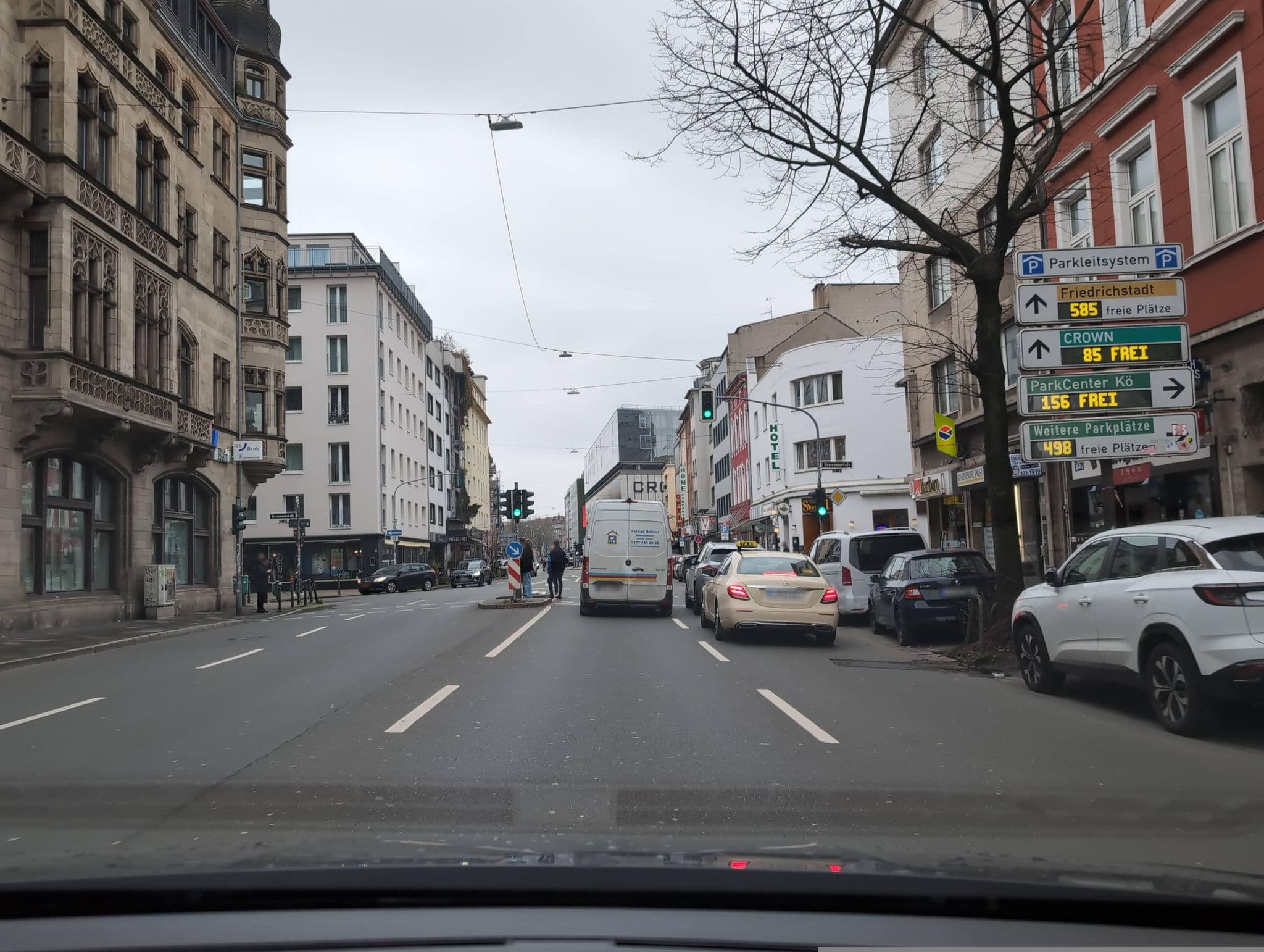 Street view near camera lui Radu la Savoy, Düsseldorf — © littlefool (CC BY-SA · Mapillary)