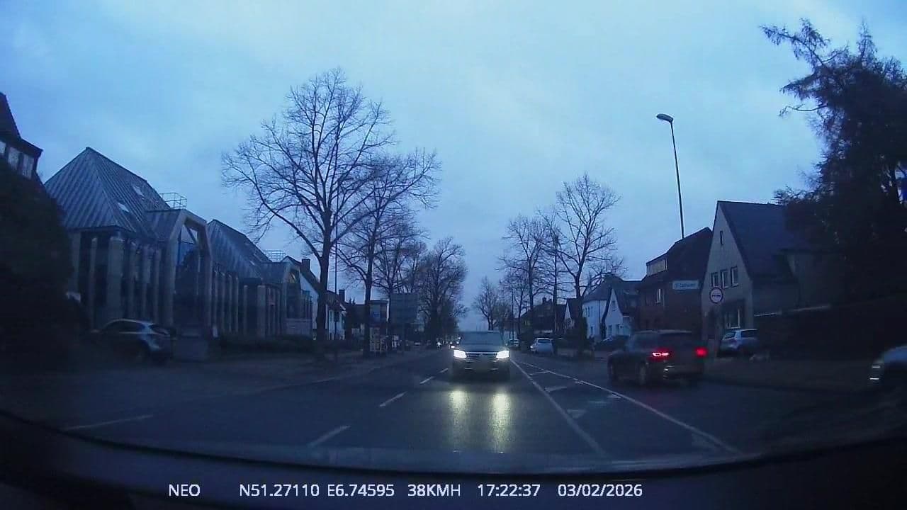 Street view near Helga Hein Hotel Garni Duesseldorf, Meerbusch — © TechniPorter (CC BY-SA · Mapillary)