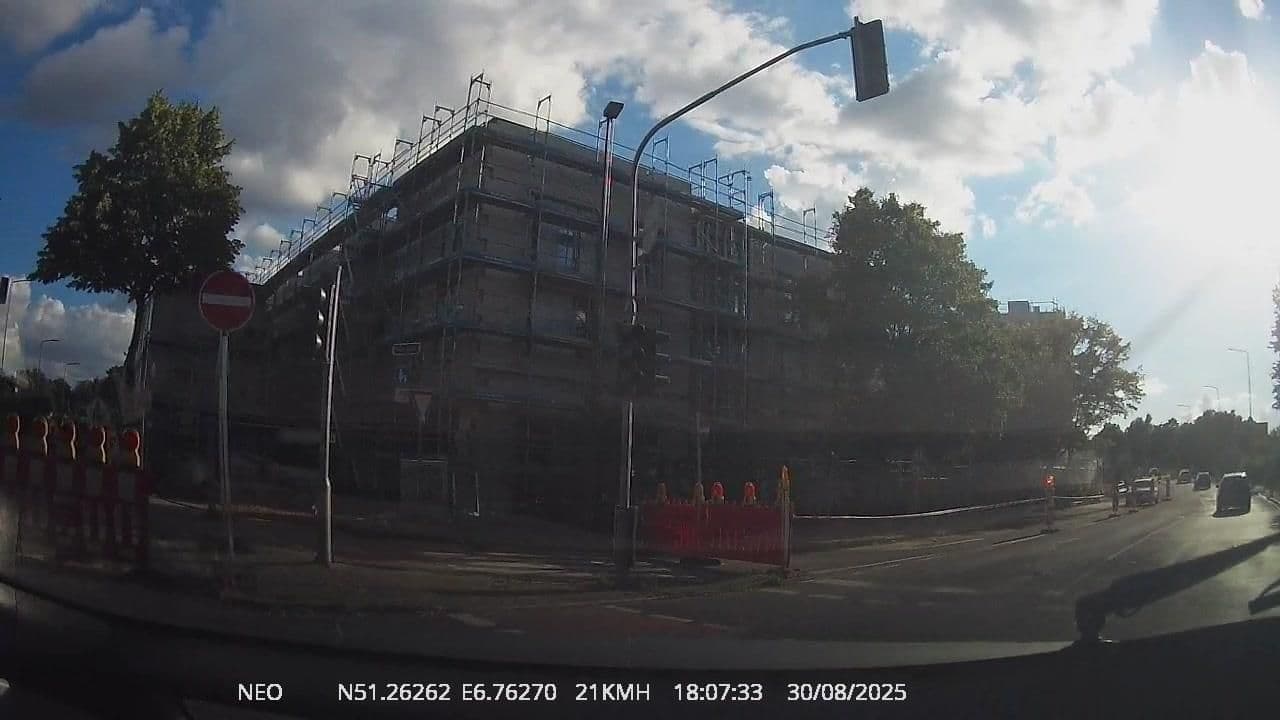 Street view near Hotel Gemma, Düsseldorf-Pempelfort — © TechniPorter (CC BY-SA · Mapillary)