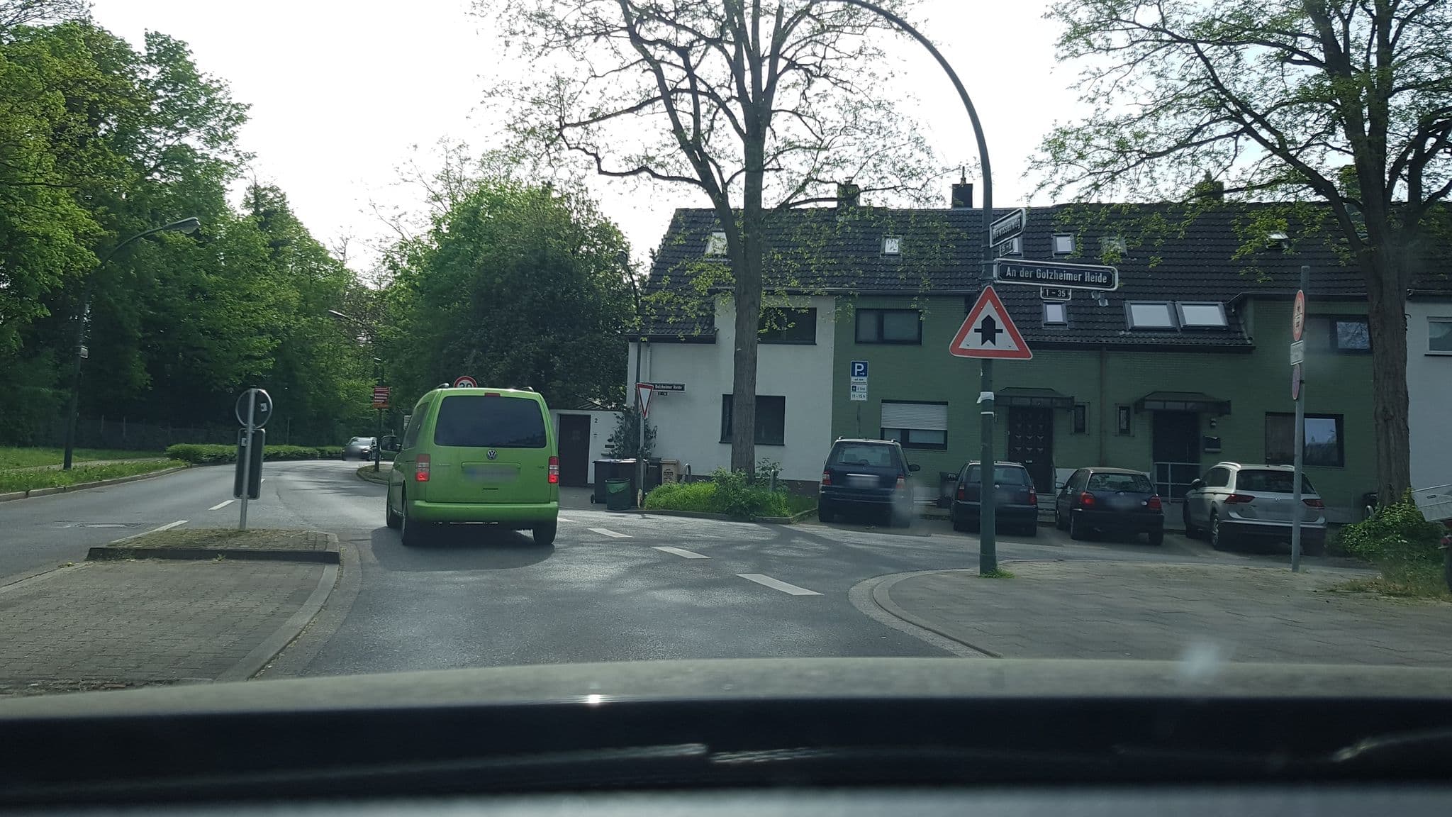 Street view near Messezimmer am Thewissenweg, Düsseldorf-Pempelfort — © rororo (CC BY-SA · Mapillary)