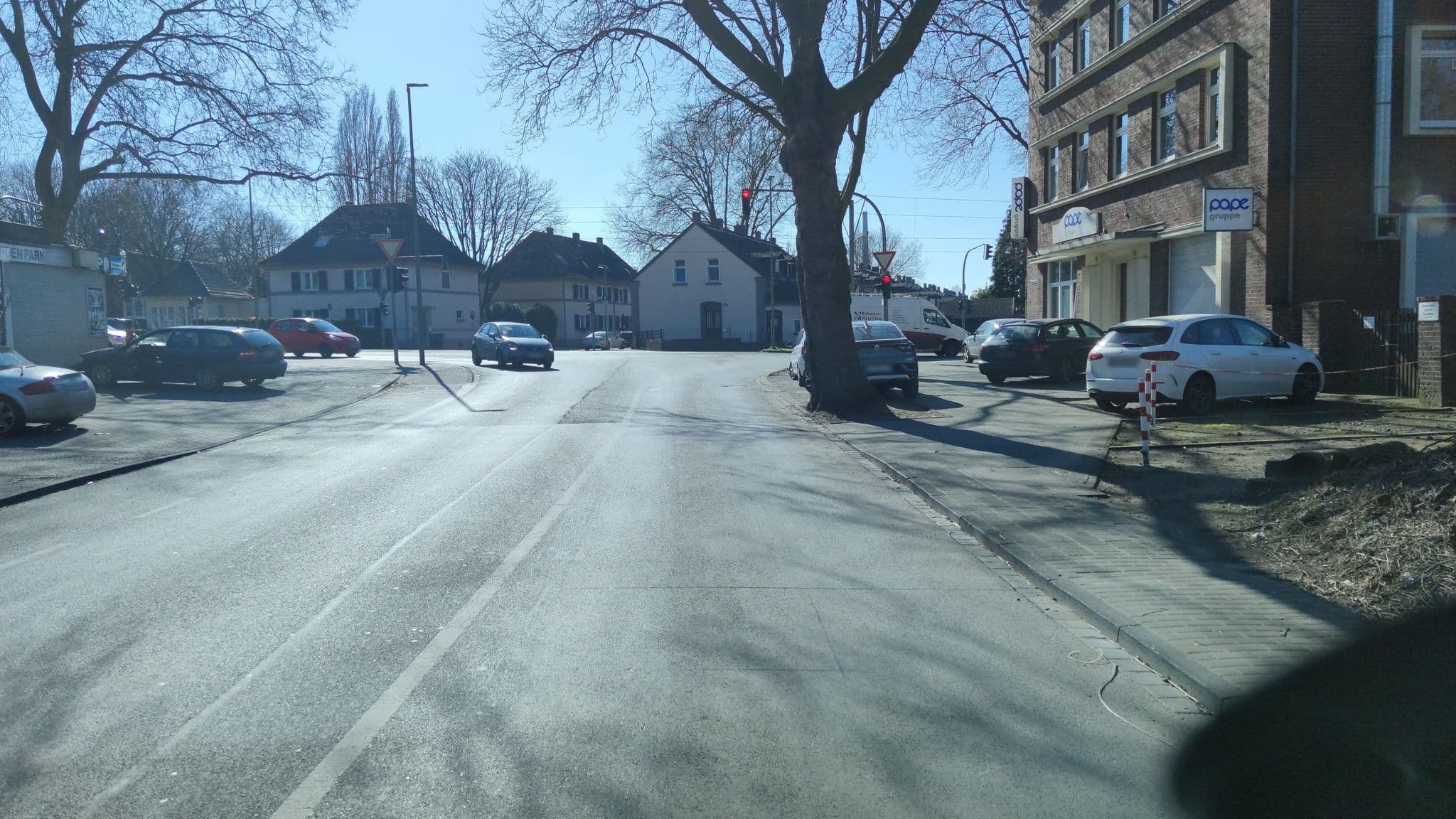 Street view near Hotel Heiermann, Meiderich — © LouCipher (CC BY-SA · Mapillary)