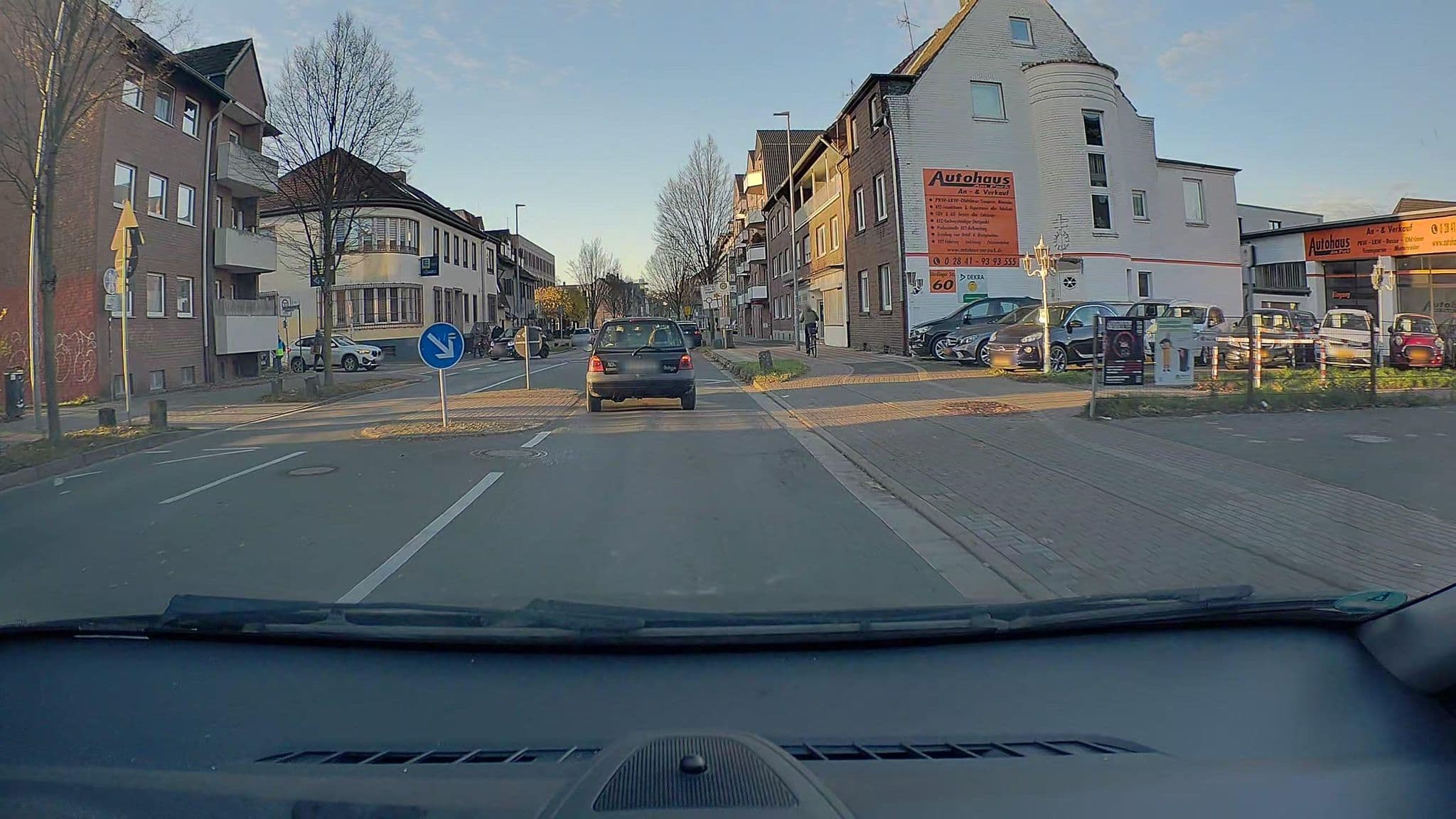 Street view near Hotel Stadt Moers, Moers — © poxonline (CC BY-SA · Mapillary)
