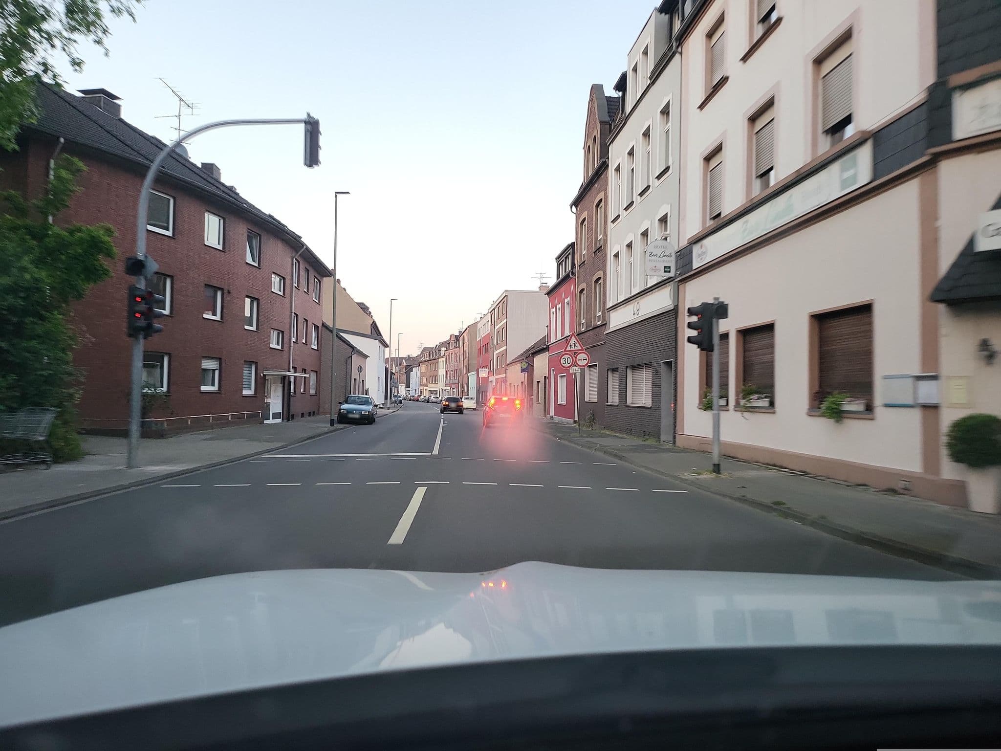 Street view near Zur Linde Hotel und Restaurant, Rheinhausen — © DerMaster0815 (CC BY-SA · Mapillary)
