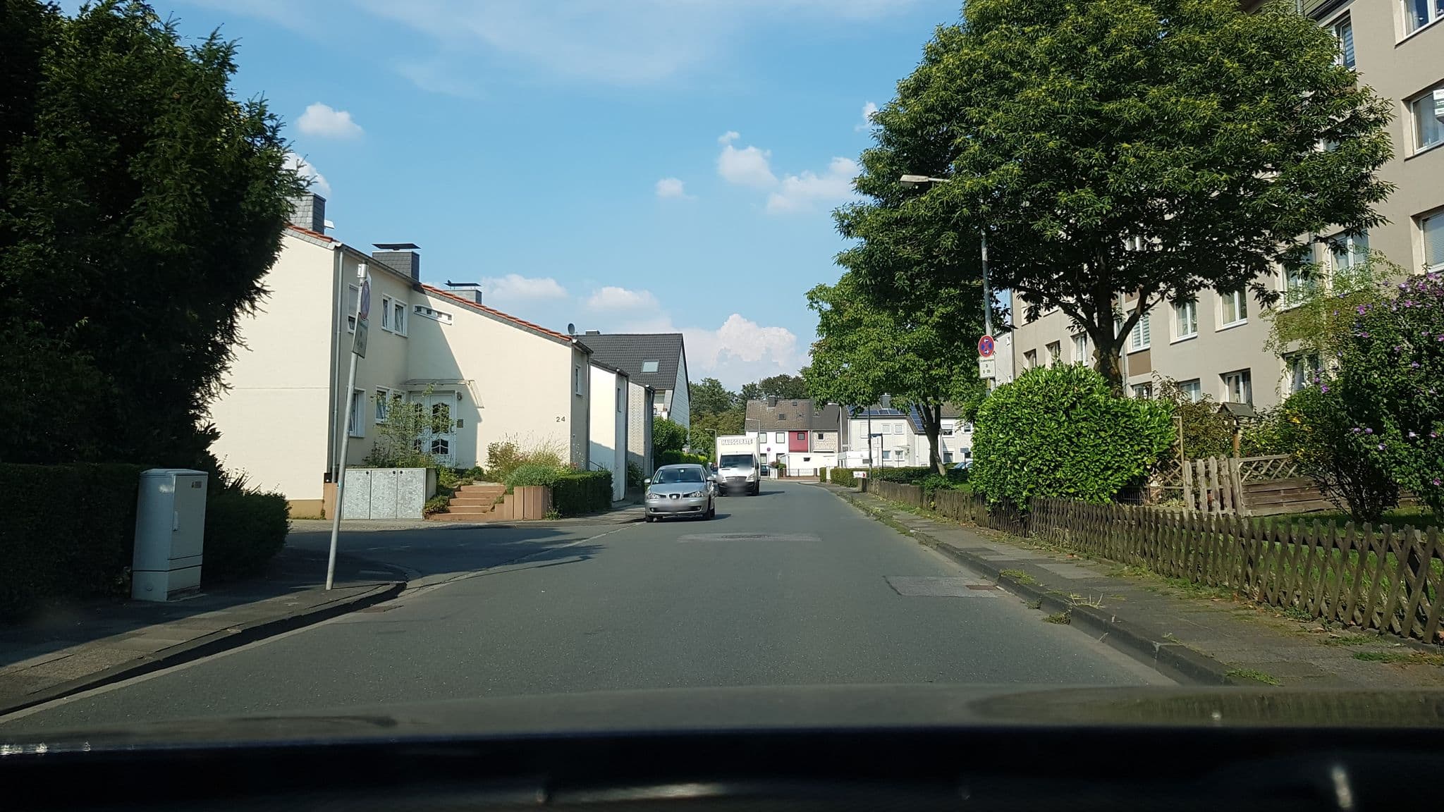 Street view near 3-Zimmer Wohnung, nähe Messe Düsseldorf/Essen, Rheinhausen — © rororo (CC BY-SA · Mapillary)