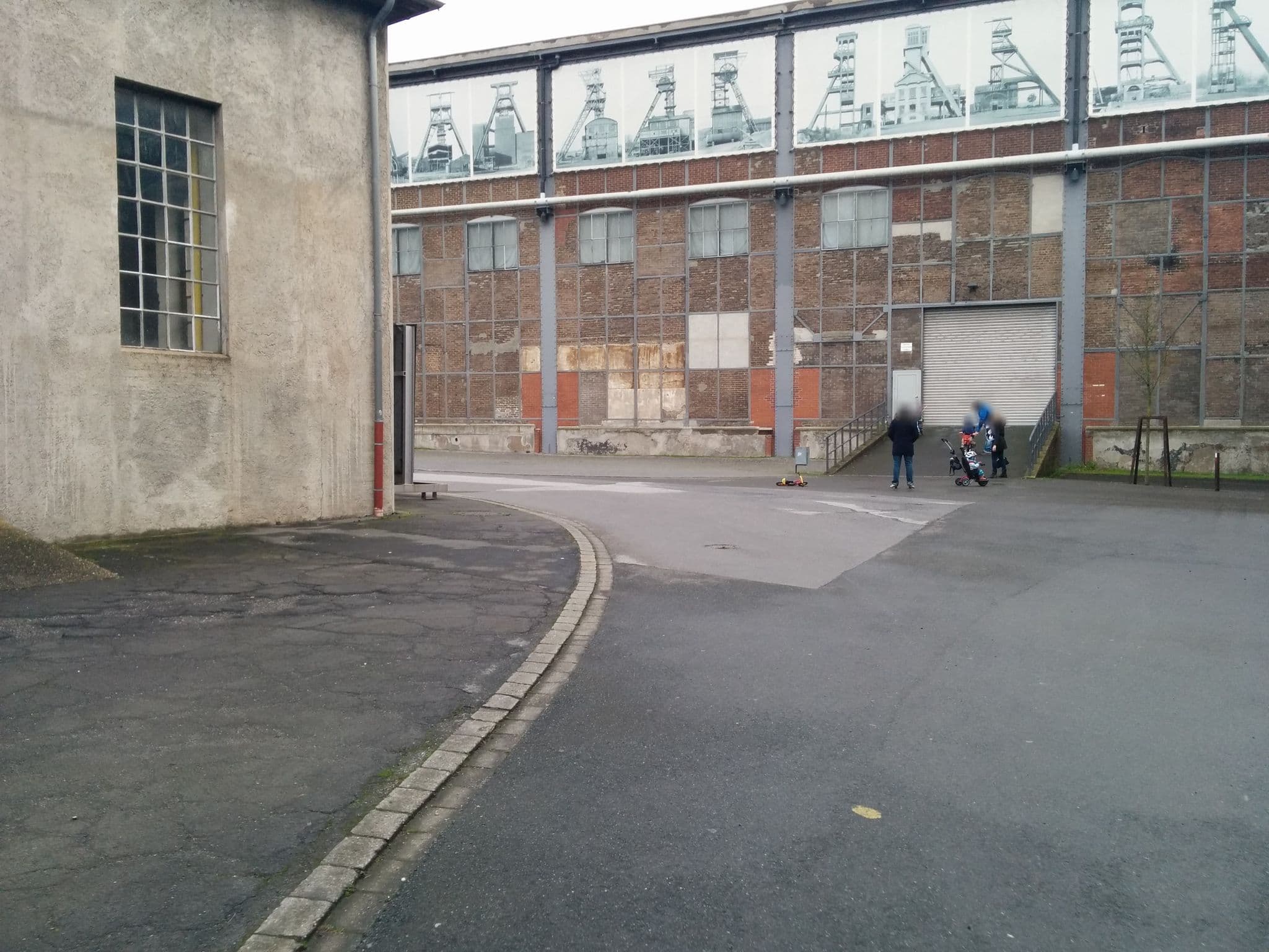 Street view near Jugendherberge Duisburg Landschaftspark, Meiderich — © cfbolz (CC BY-SA · Mapillary)