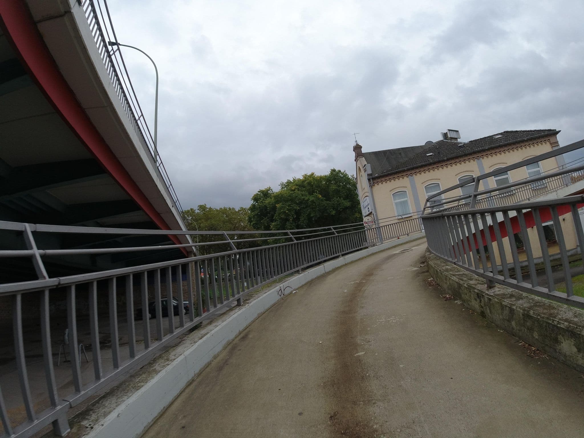 Street view near Belweder Restaurant Gastronomie, Rheinhausen — © ralrei (CC BY-SA · Mapillary)