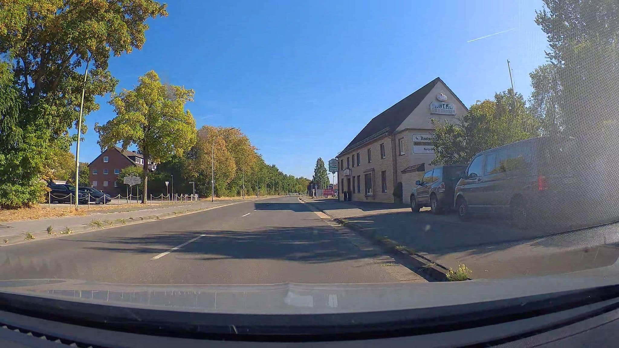 Street view near Hans Gervers Hotel Am Rubbert, Dinslaken — © poxonline (CC BY-SA · Mapillary)