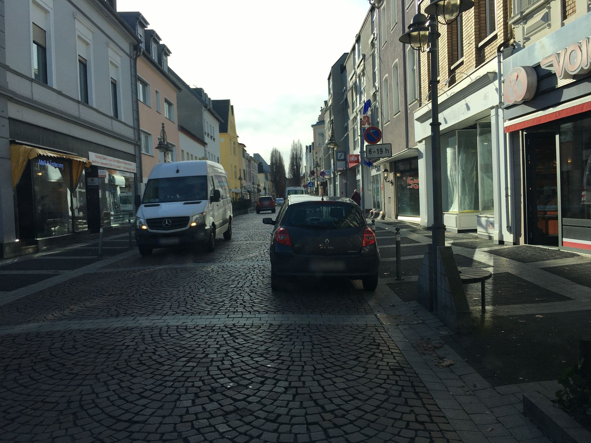 Street view near Kurfürst Garni, Margot Ohlow, Brühl — © raymond (CC BY-SA · Mapillary)