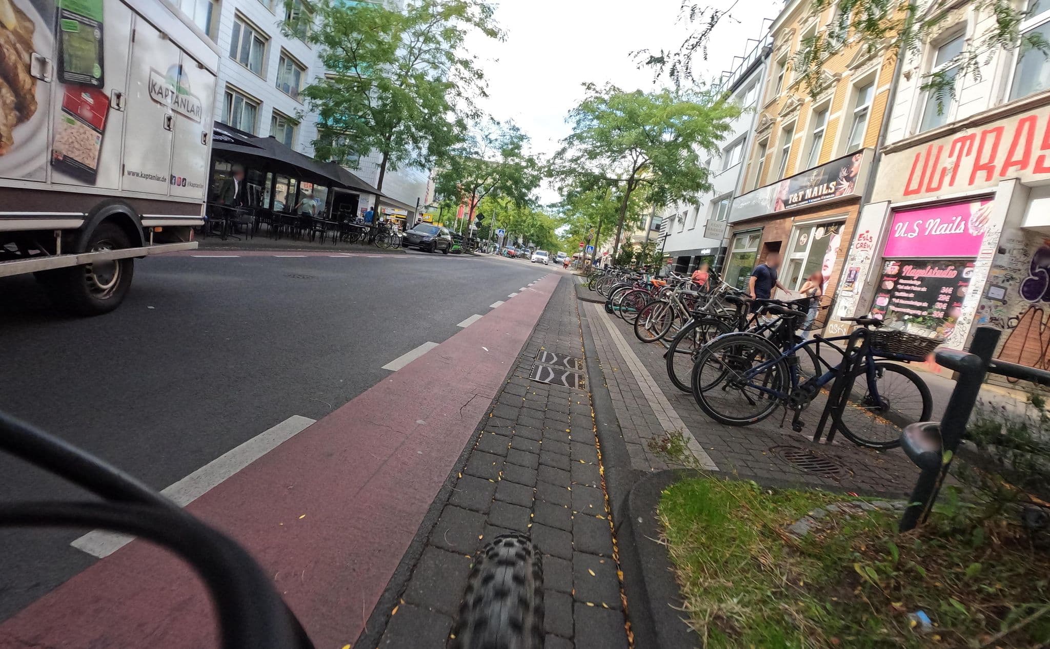 Street view near Adilon, Neuehrenfeld — © countzero5 (CC BY-SA · Mapillary)
