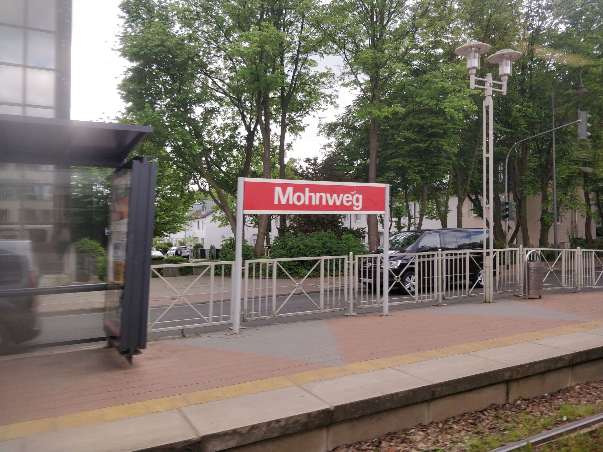 Street view near Hotel in Frankfurt-Niederrad Dr. Herbert Ebertz, Frechen — © raymond (CC BY-SA · Mapillary)