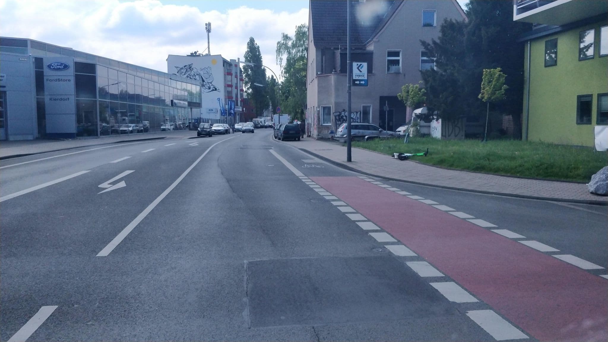 Street view near Sandmann Matthias Dipl.-Restaurator für Möbel und Holzobjekte, Neuehrenfeld — © raymond (CC BY-SA · Mapillary)