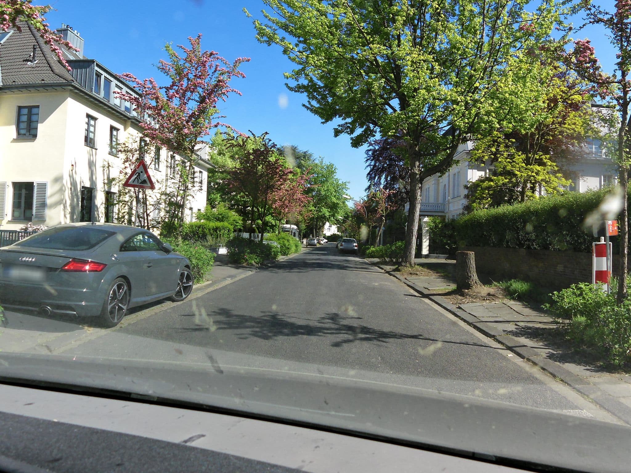 Street view near Bernsteinsee Grundbesitz GmbH, Ossendorf — © zoegglmeyr (CC BY-SA · Mapillary)
