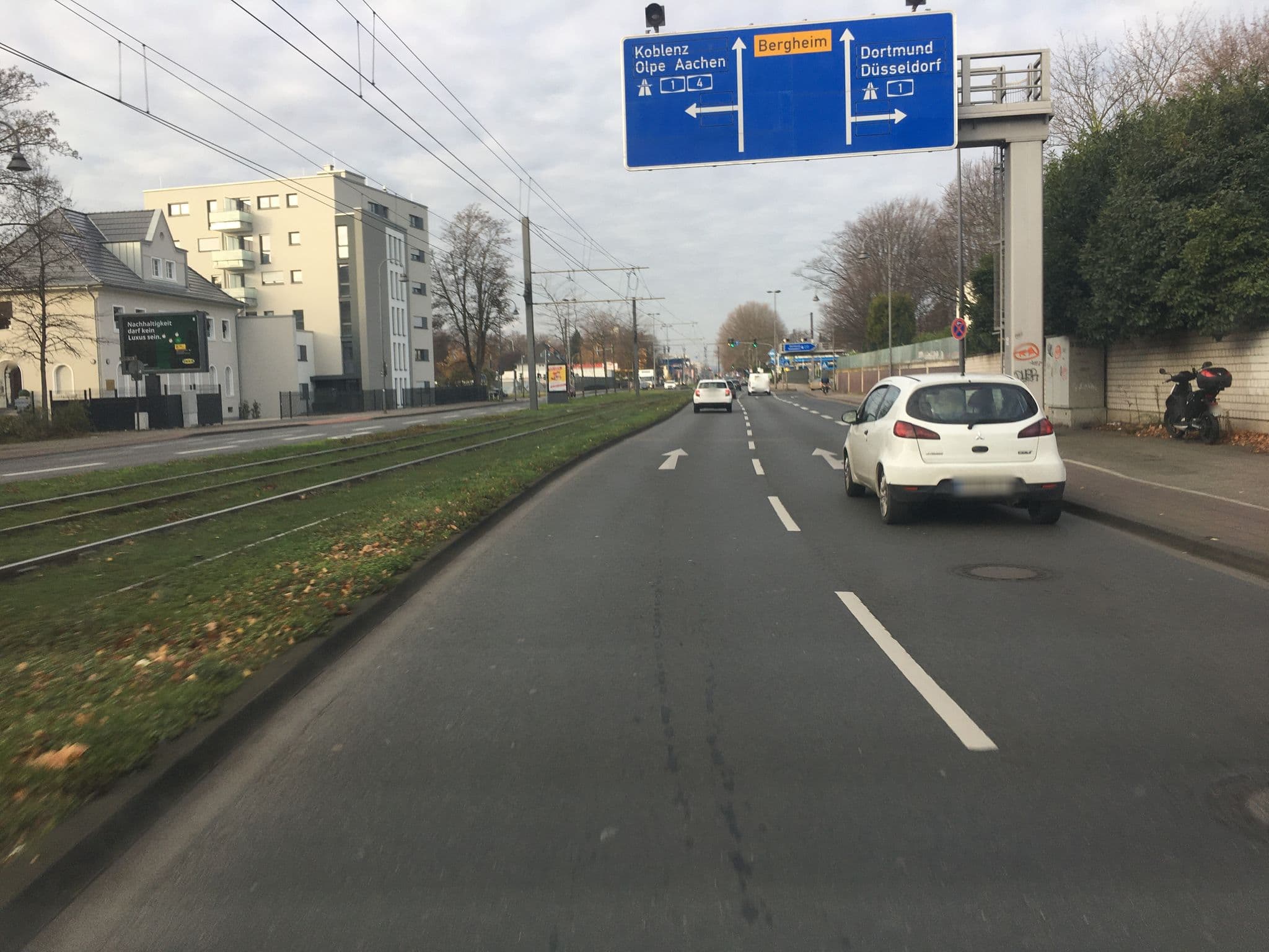 Street view near Dorint Hotel Köln-Junkersdorf, Frechen — © raymond (CC BY-SA · Mapillary)