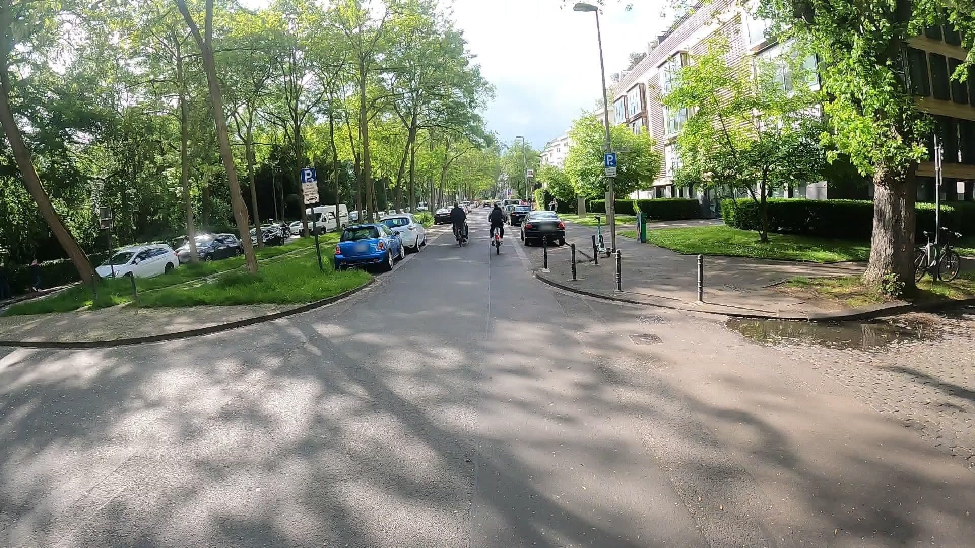 Street view near Pensionskasse Deutscher Eisen- und Straßenbahnen VVaG, Neustadt/Süd — © popball (CC BY-SA · Mapillary)
