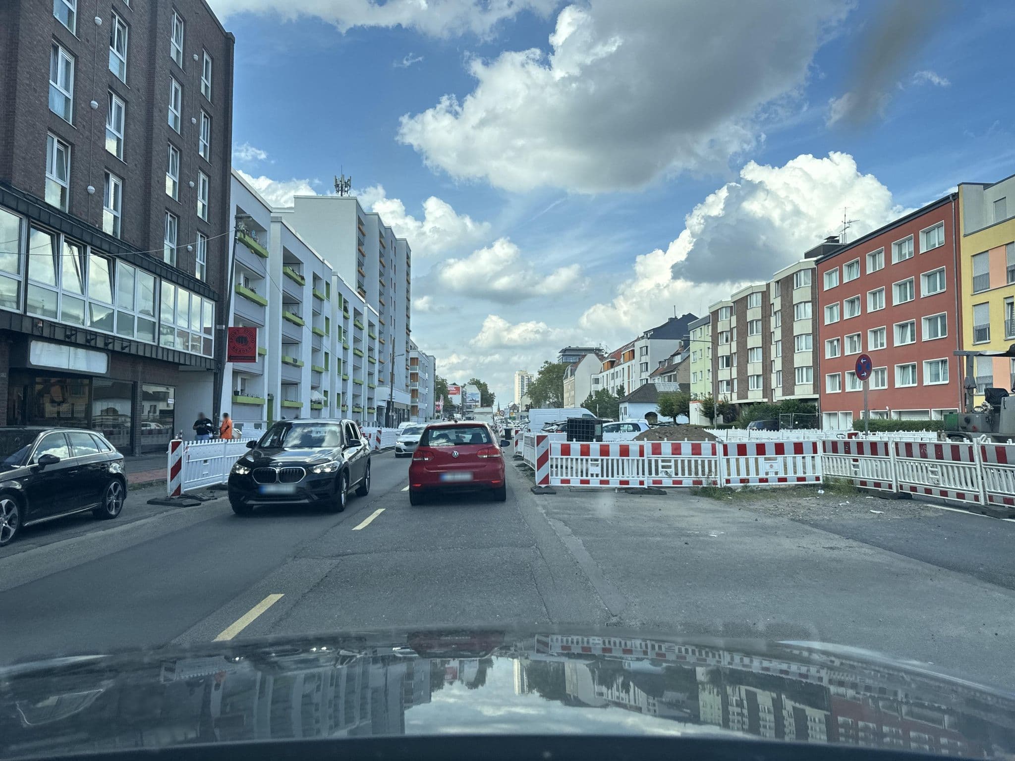 Street view near Bonotel köln, Bayenthal — © endradon (CC BY-SA · Mapillary)