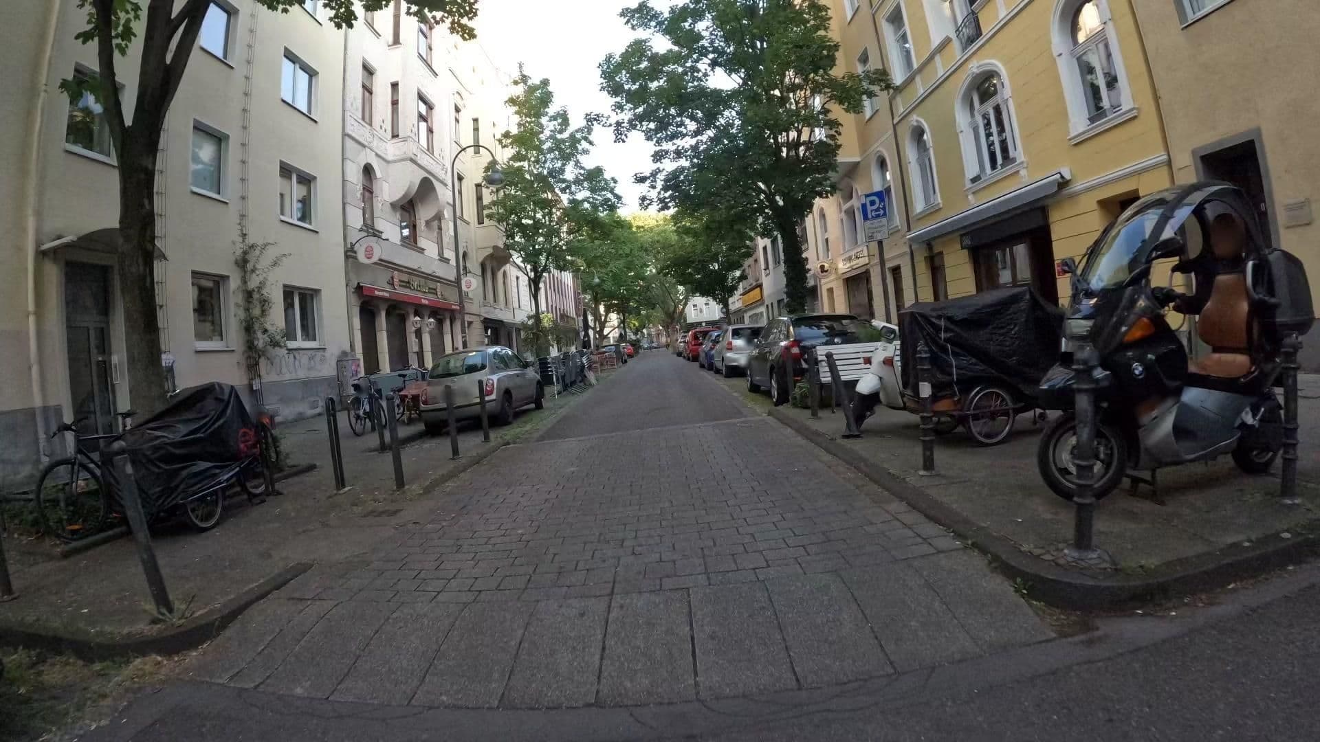 Street view near Kölner-Südstadt Apartments, Bayenthal — © marccologne (CC BY-SA · Mapillary)