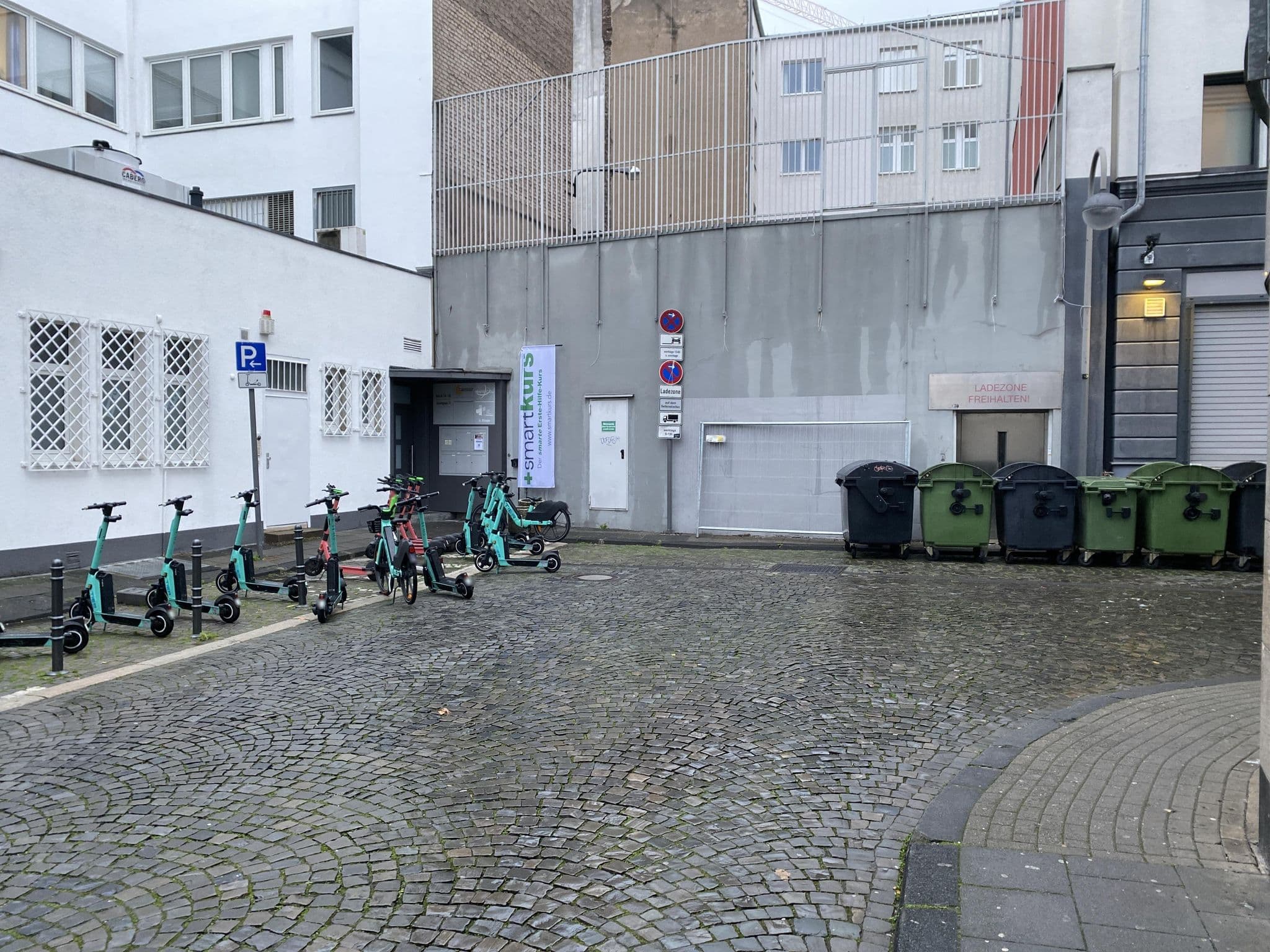 Street view near Hardrock Motown Hostel, Altstadt Nord — © deepblue66 (CC BY-SA · Mapillary)