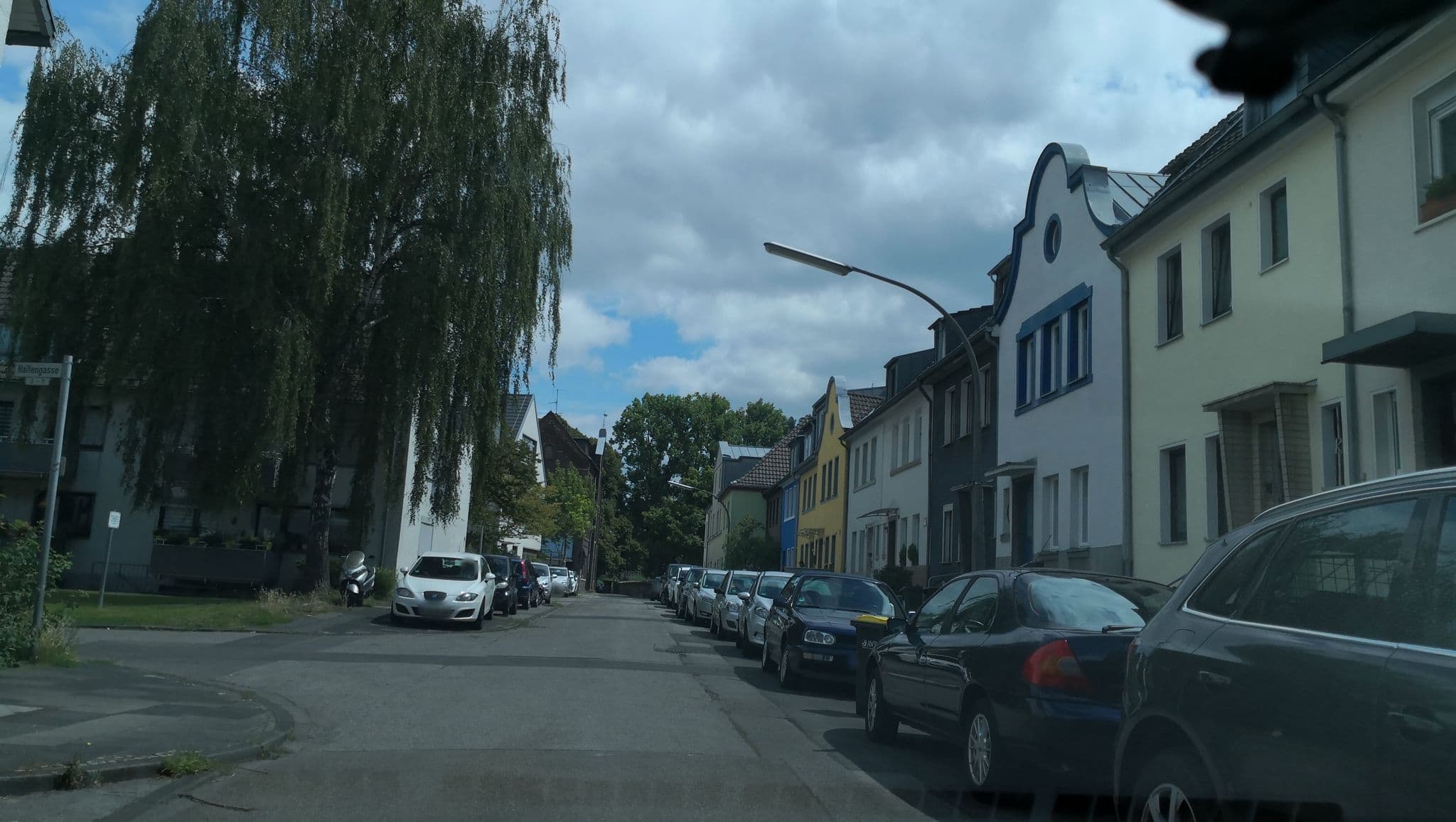 Street view near Küpper Dagmar Rentenberatung in Niehl, Nippes — © diamantmapper (CC BY-SA · Mapillary)