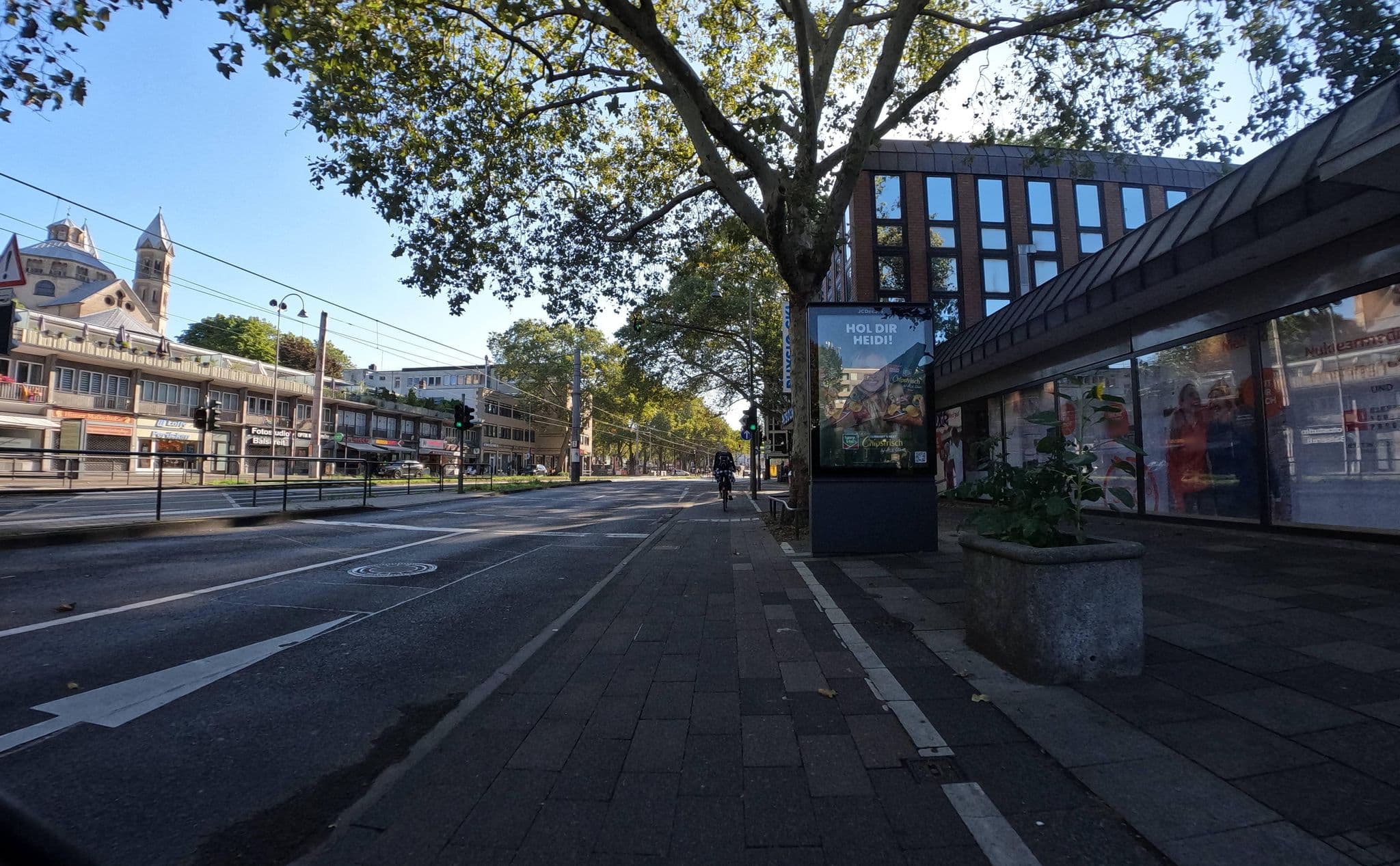 Street view near Bermuda Triangle B, Köln — © countzero5 (CC BY-SA · Mapillary)