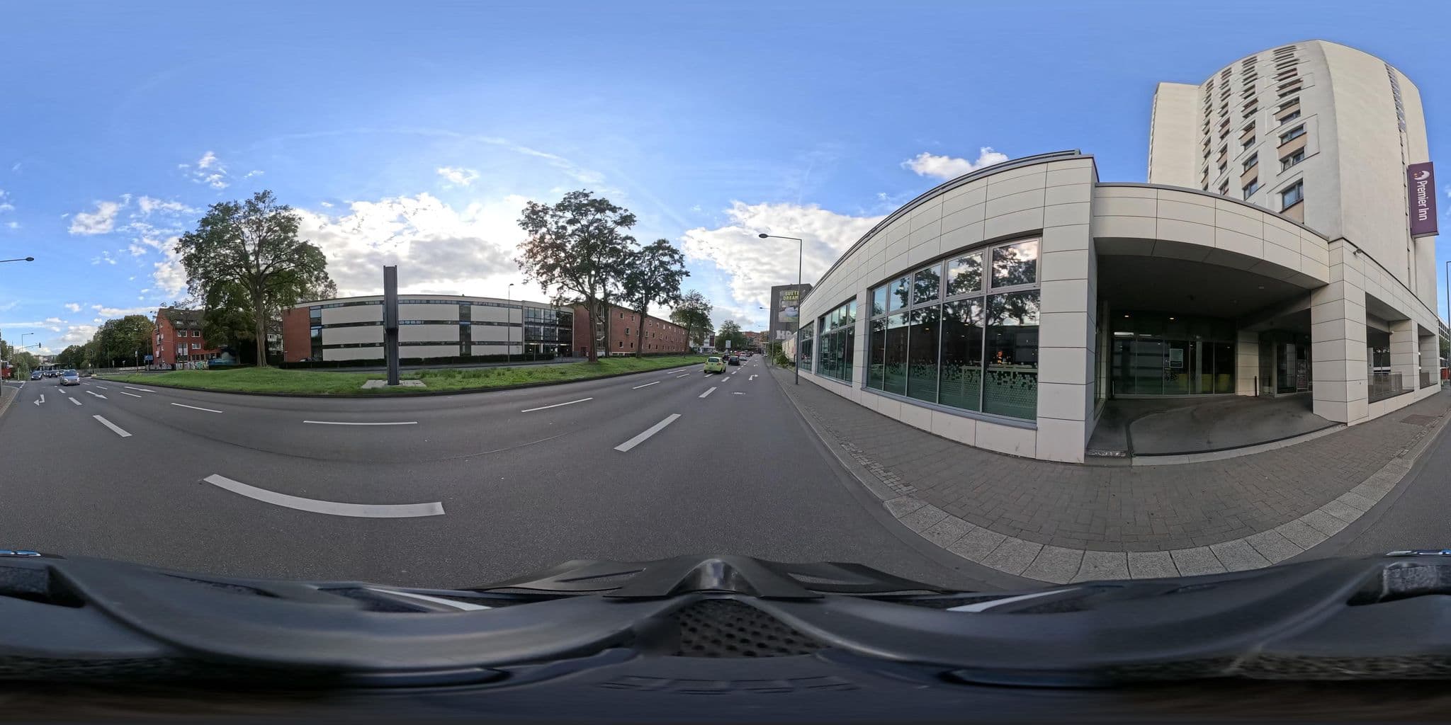Street view near Holiday Inn Express, Köln — © popball (CC BY-SA · Mapillary)