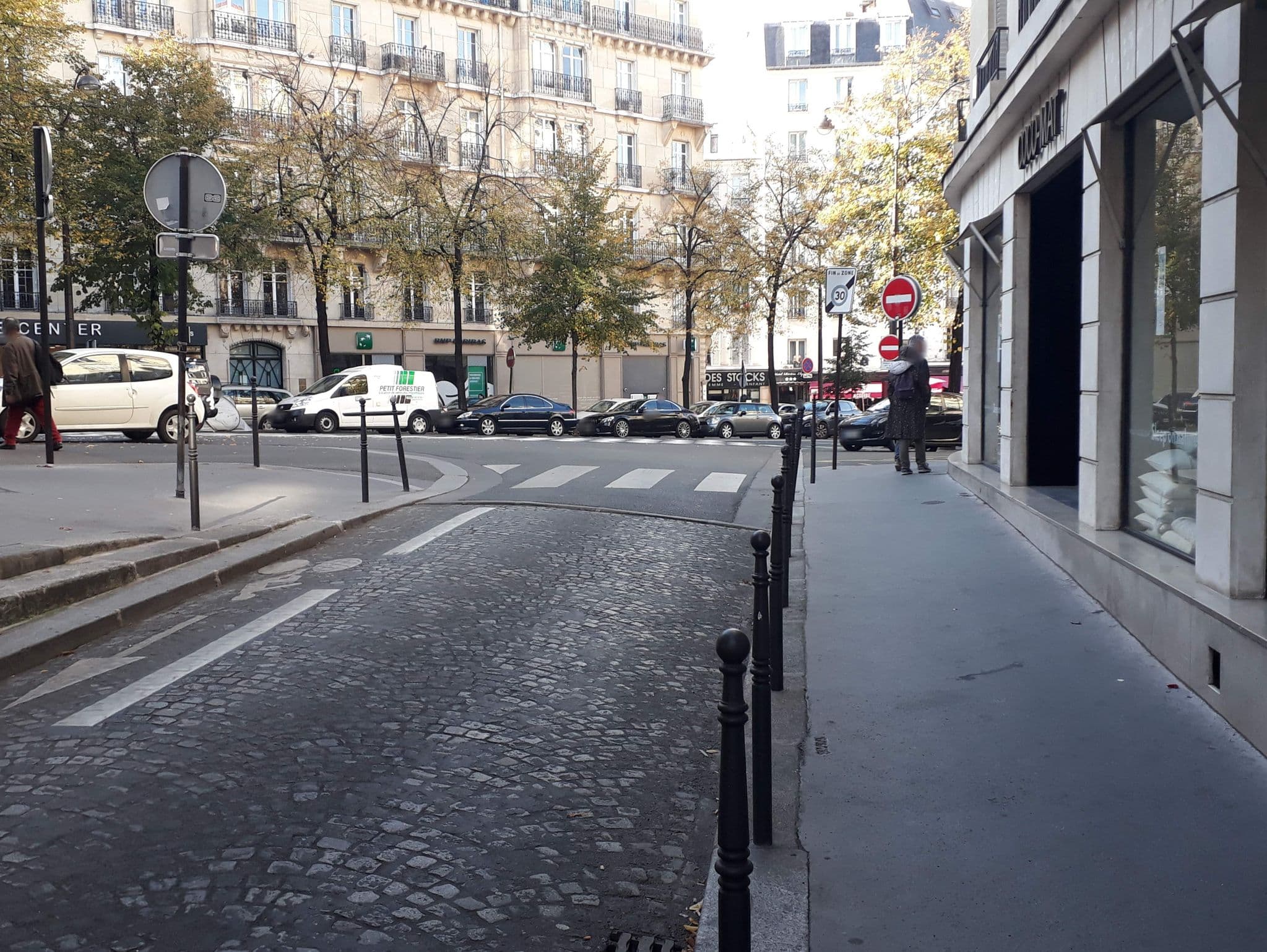 Street view near Paris Arc de Triomphe, Paris 08 Élysée