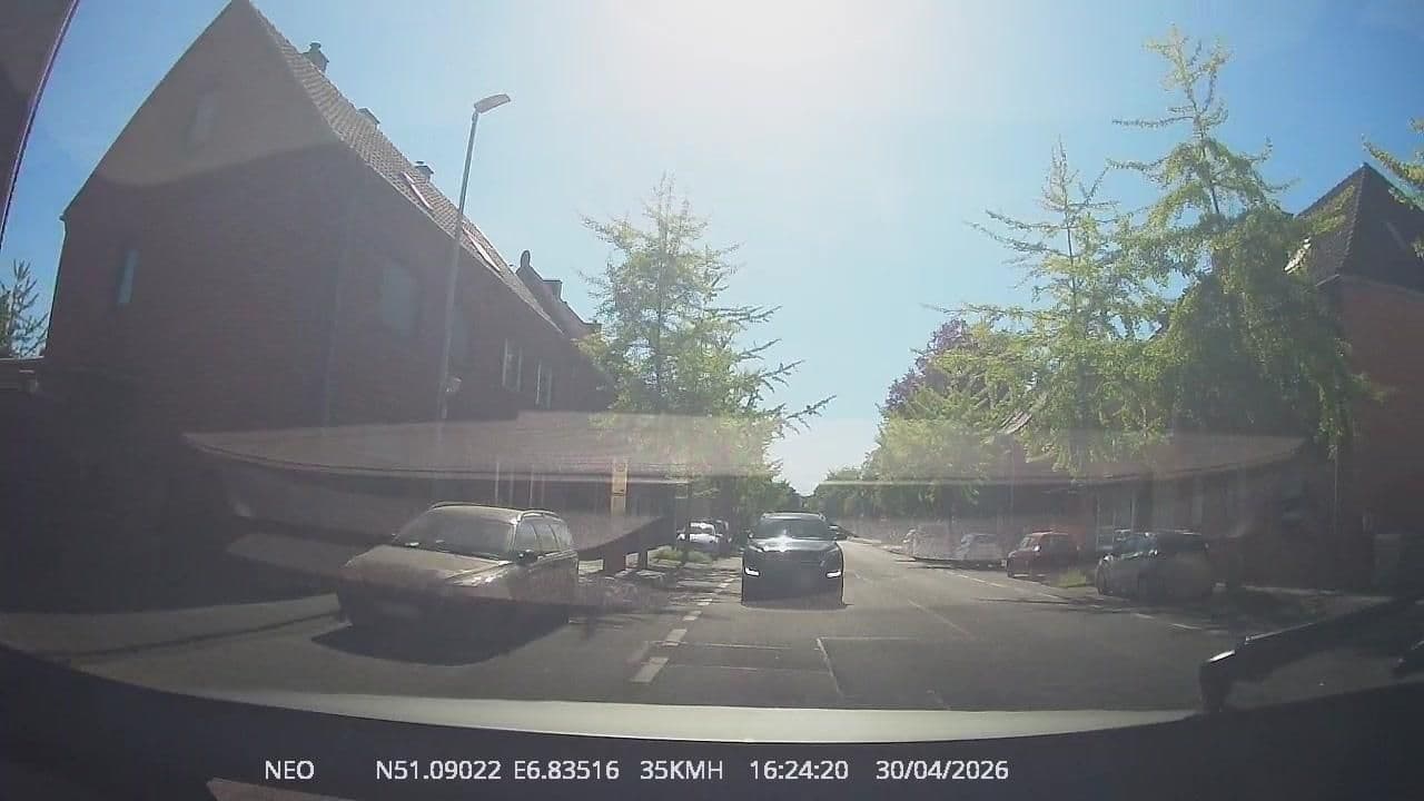 Street view near Hotel Resaurant Deutsches Haus, Dormagen — © TechniPorter (CC BY-SA · Mapillary)