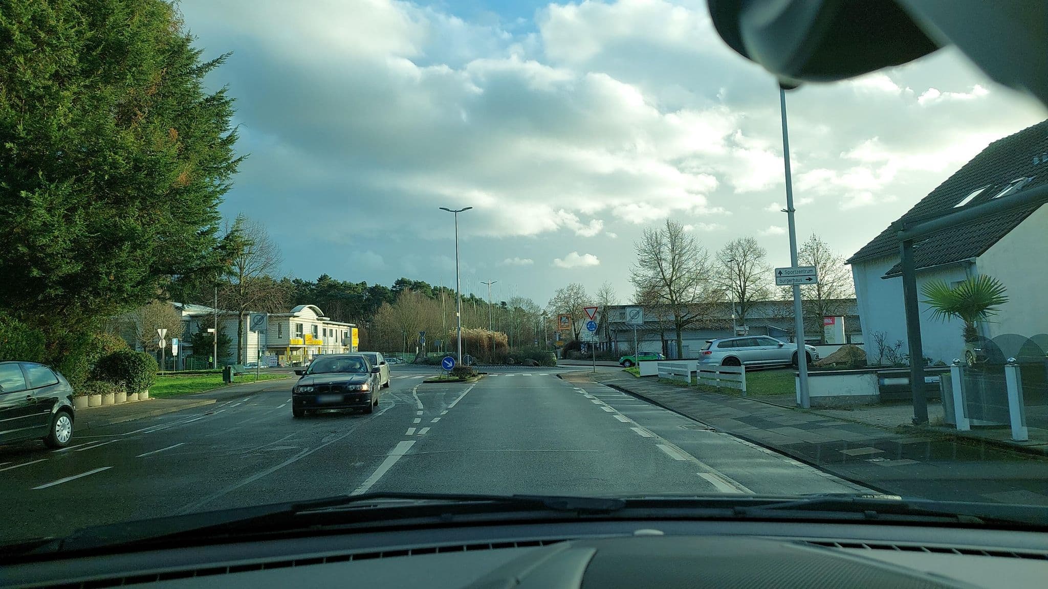 Street view near Hotel Am Staatsforst, Worringen — © bigpapa2908 (CC BY-SA · Mapillary)