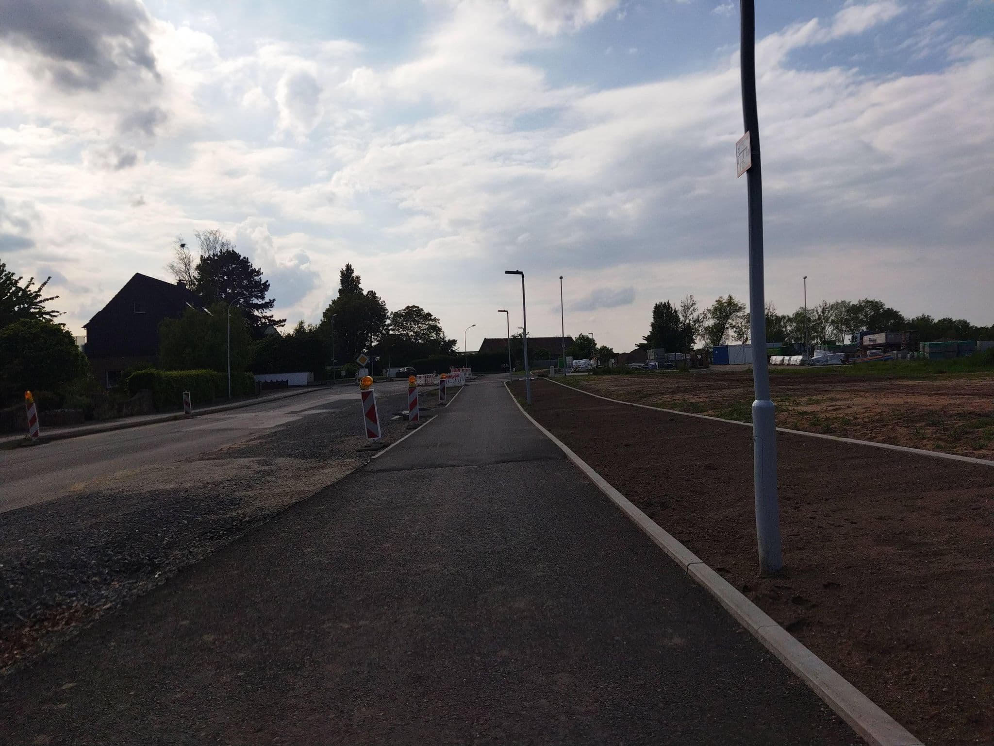 Street view near Haus Rheinblick Ott, Worringen — © changchun1 (CC BY-SA · Mapillary)