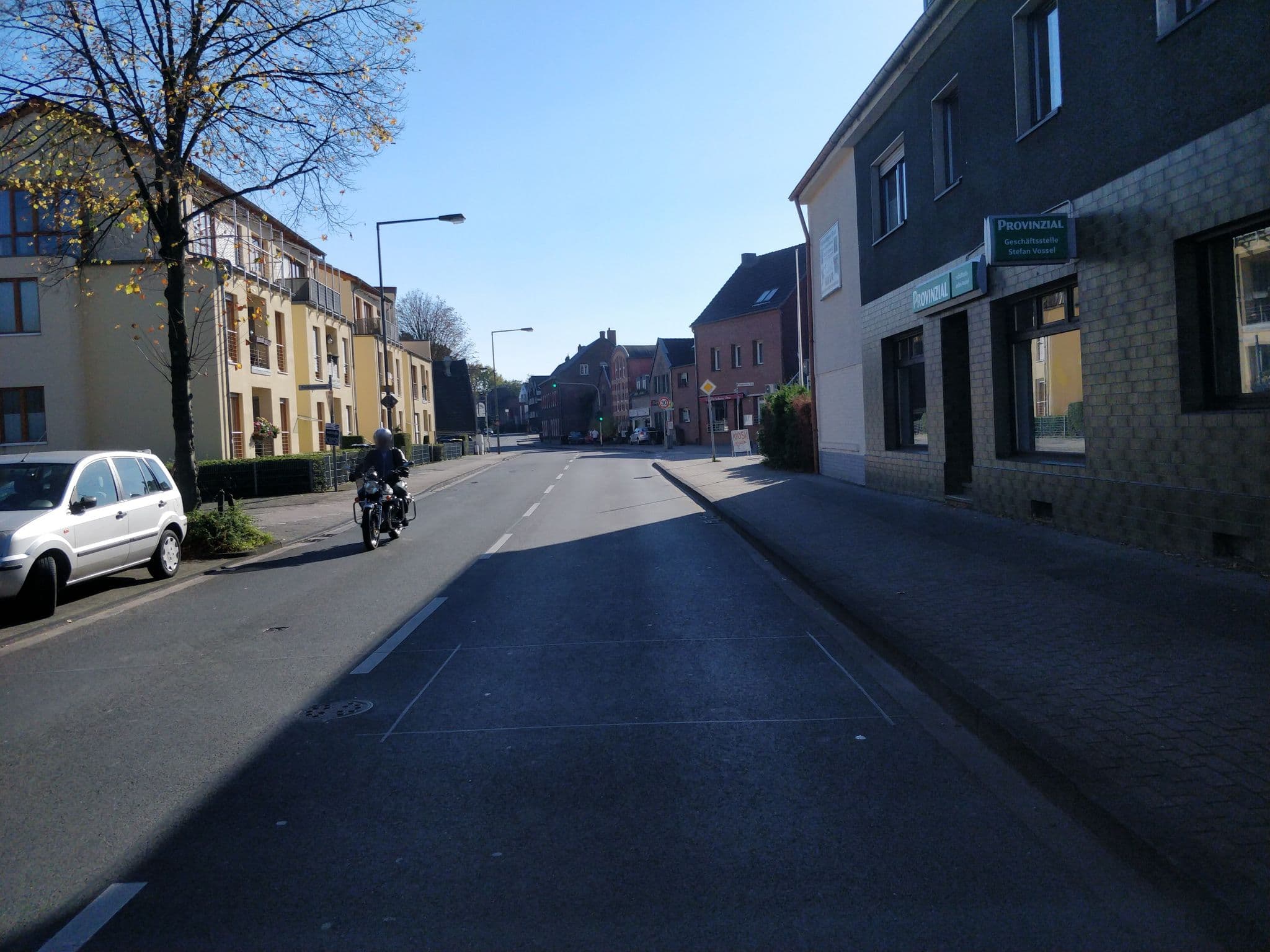 Street view near Hiwo-Ferienwohnungen, Worringen — © raymond (CC BY-SA · Mapillary)