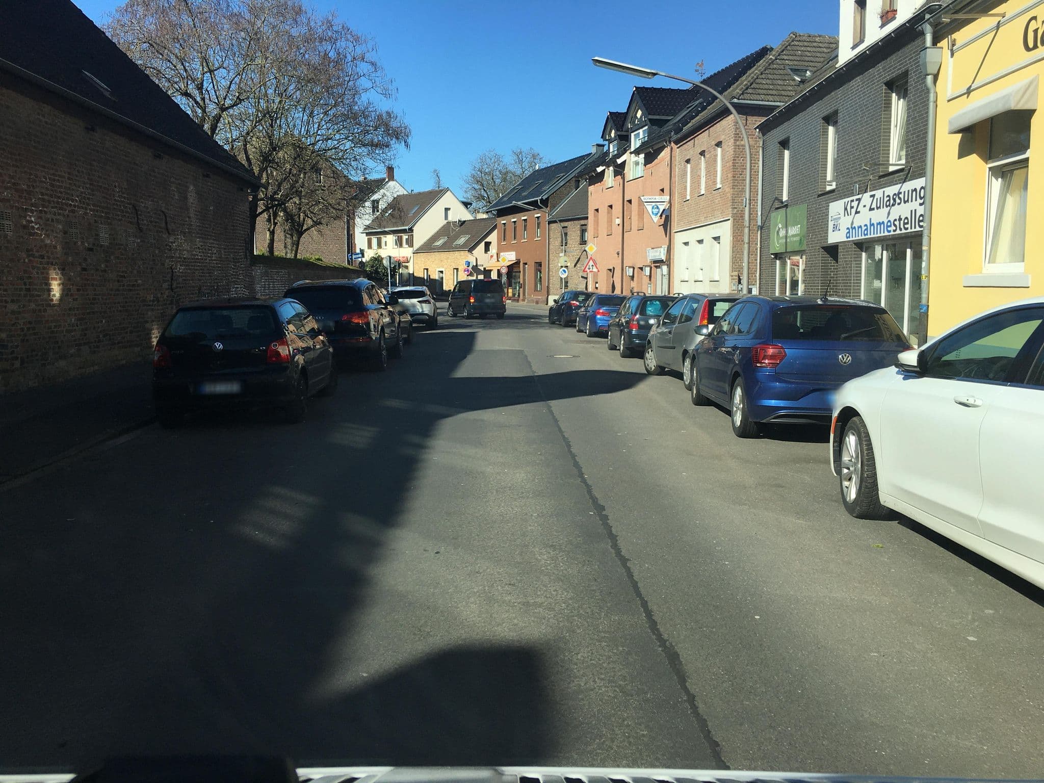 Street view near Hotel Krone, Worringen — © raymond (CC BY-SA · Mapillary)