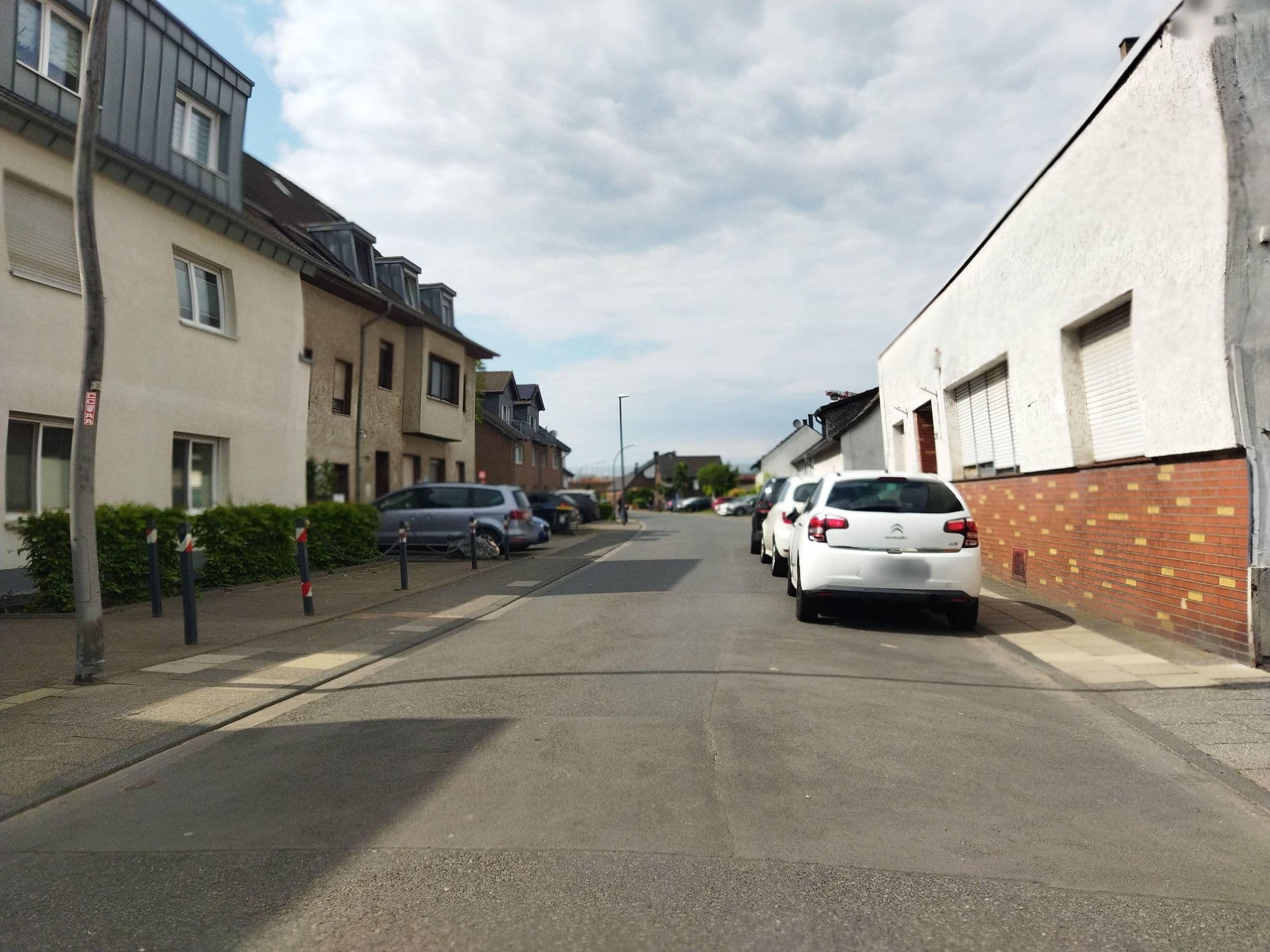 Street view near Best Cologne, Leverkusen — © changchun1 (CC BY-SA · Mapillary)