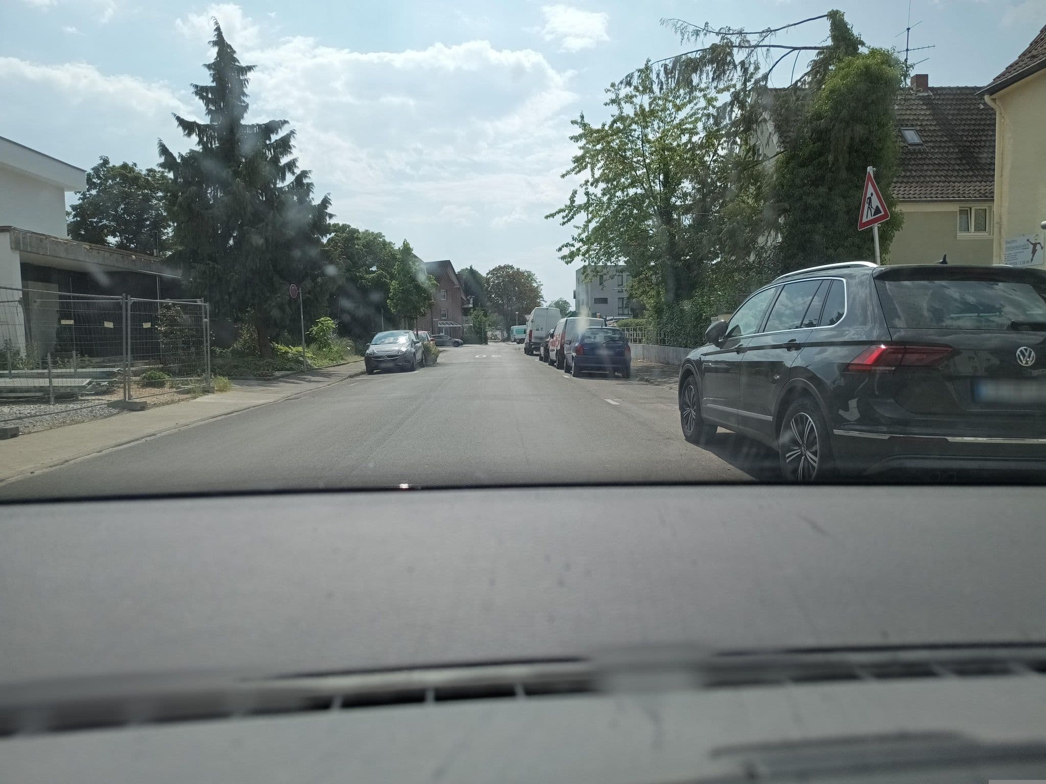 Street view near Hotel Forstbacher Hof Hilden, Hilden — © zuse (CC BY-SA · Mapillary)
