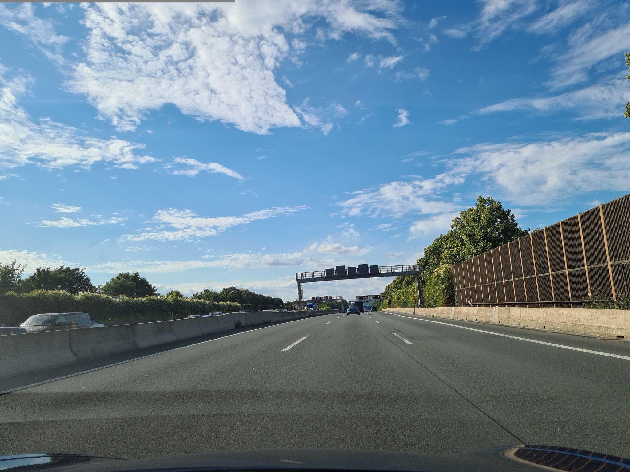Street view near Pfötchenhotel Hilden, Hilden — © kino (CC BY-SA · Mapillary)